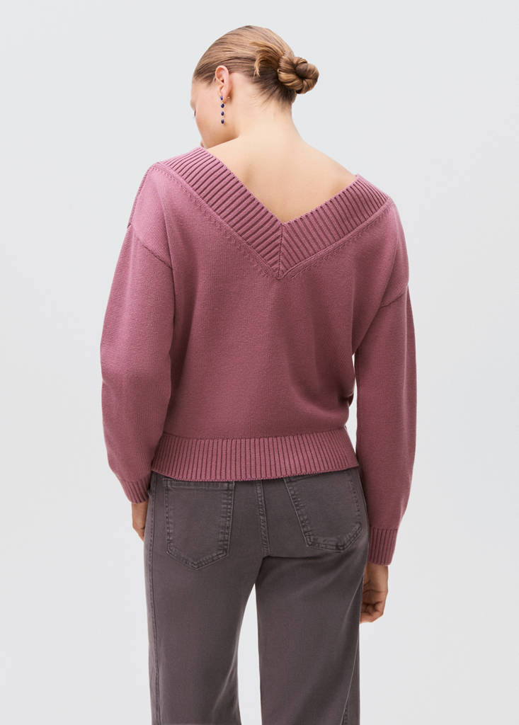 V-neck knit sweater — Cherry