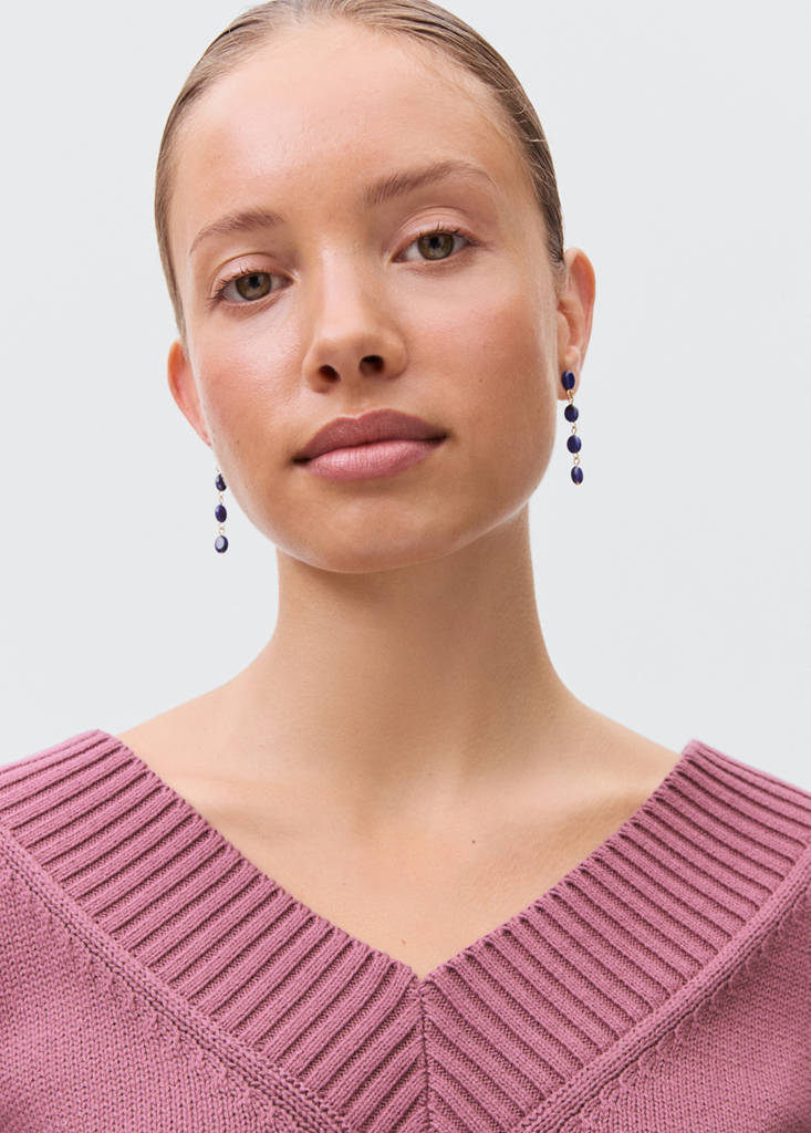 V-neck knit sweater — Cherry
