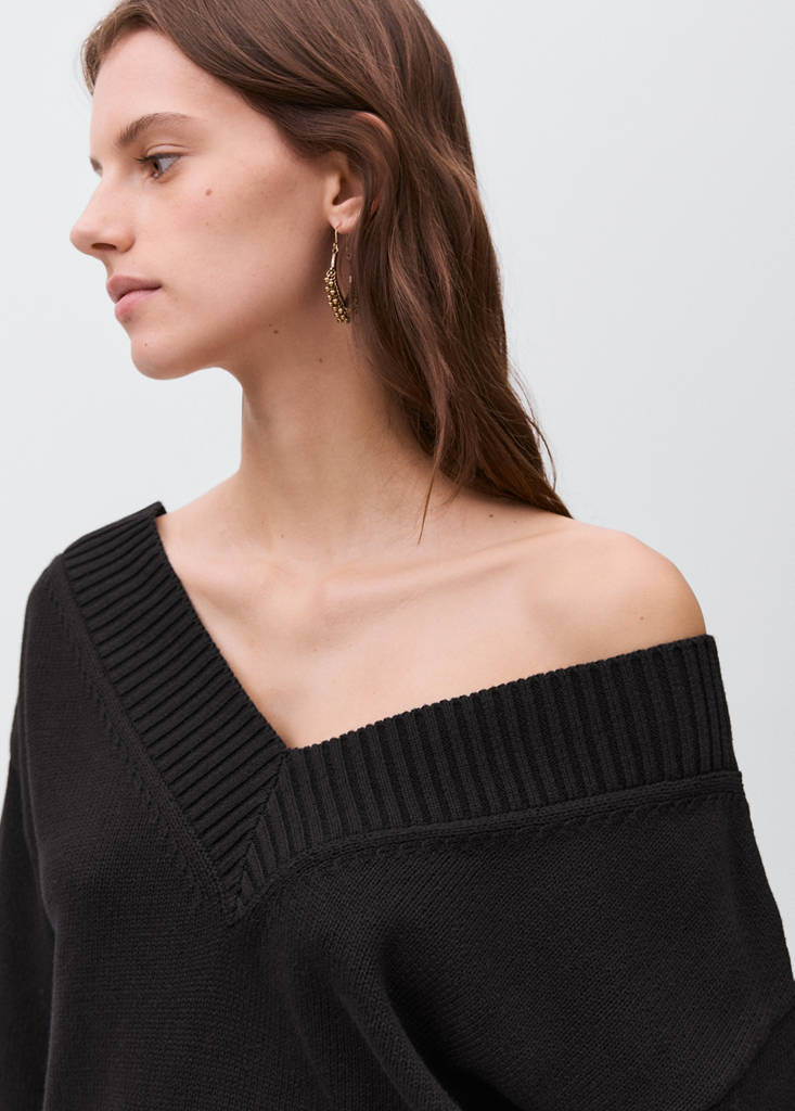 V-neck knit sweater — Black