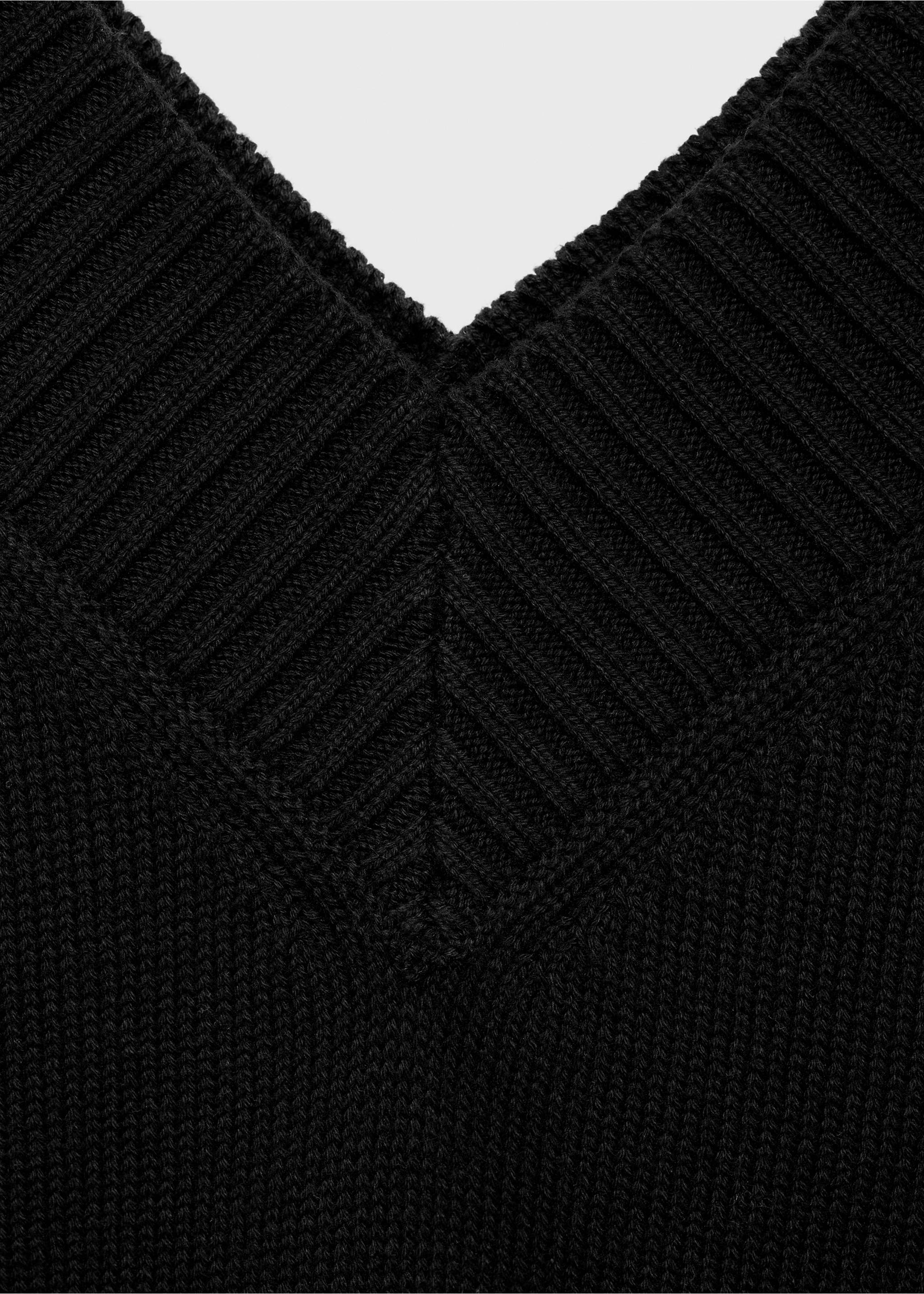 سترة محبوكة برقبة على شكل حرف V - تفاصيل المنتج 8, أسود. Ref: 17004086-00.