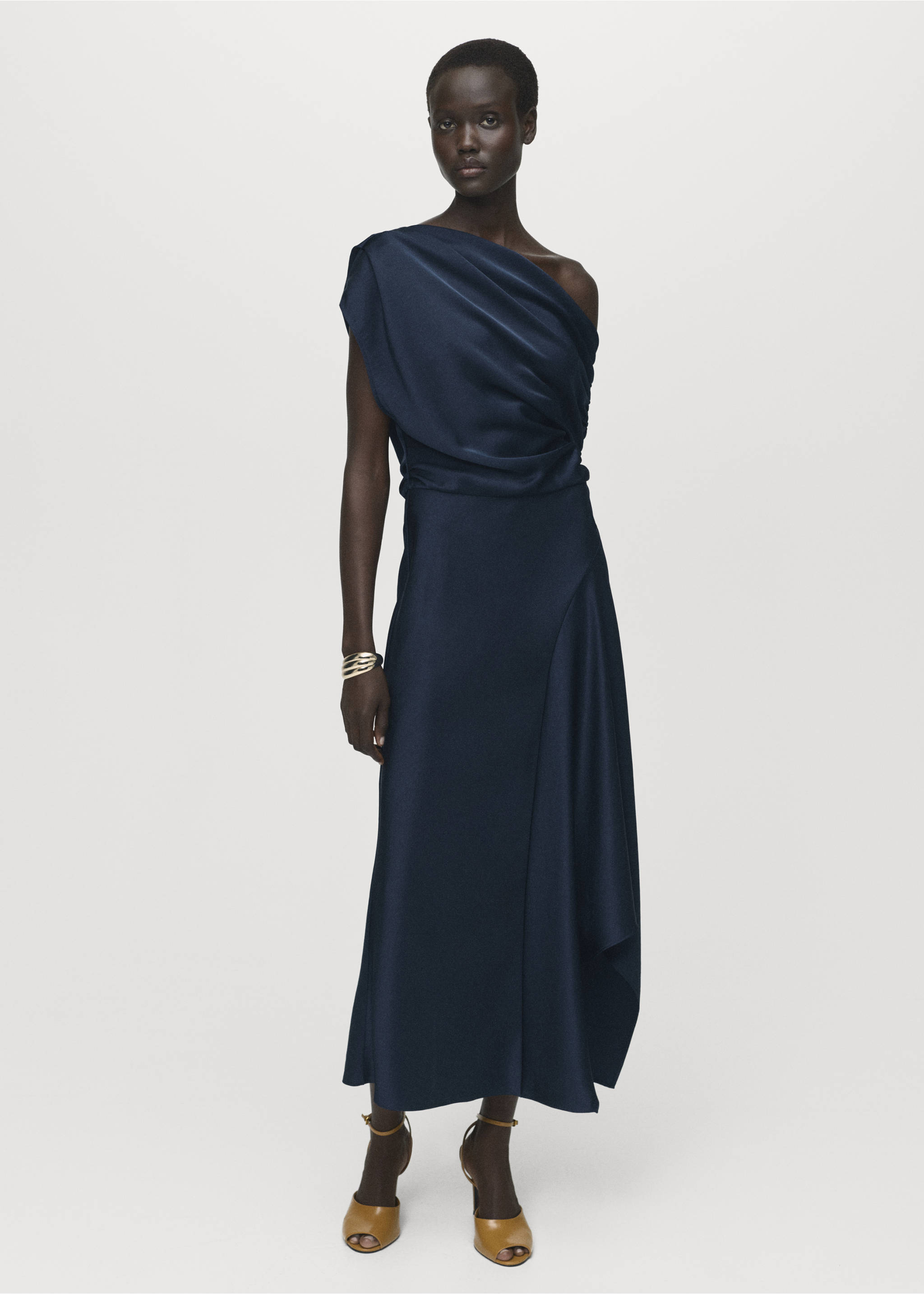 Robe satinée asymétrique - Plan général, Bleu nuit. Ref: 17004091-00.
