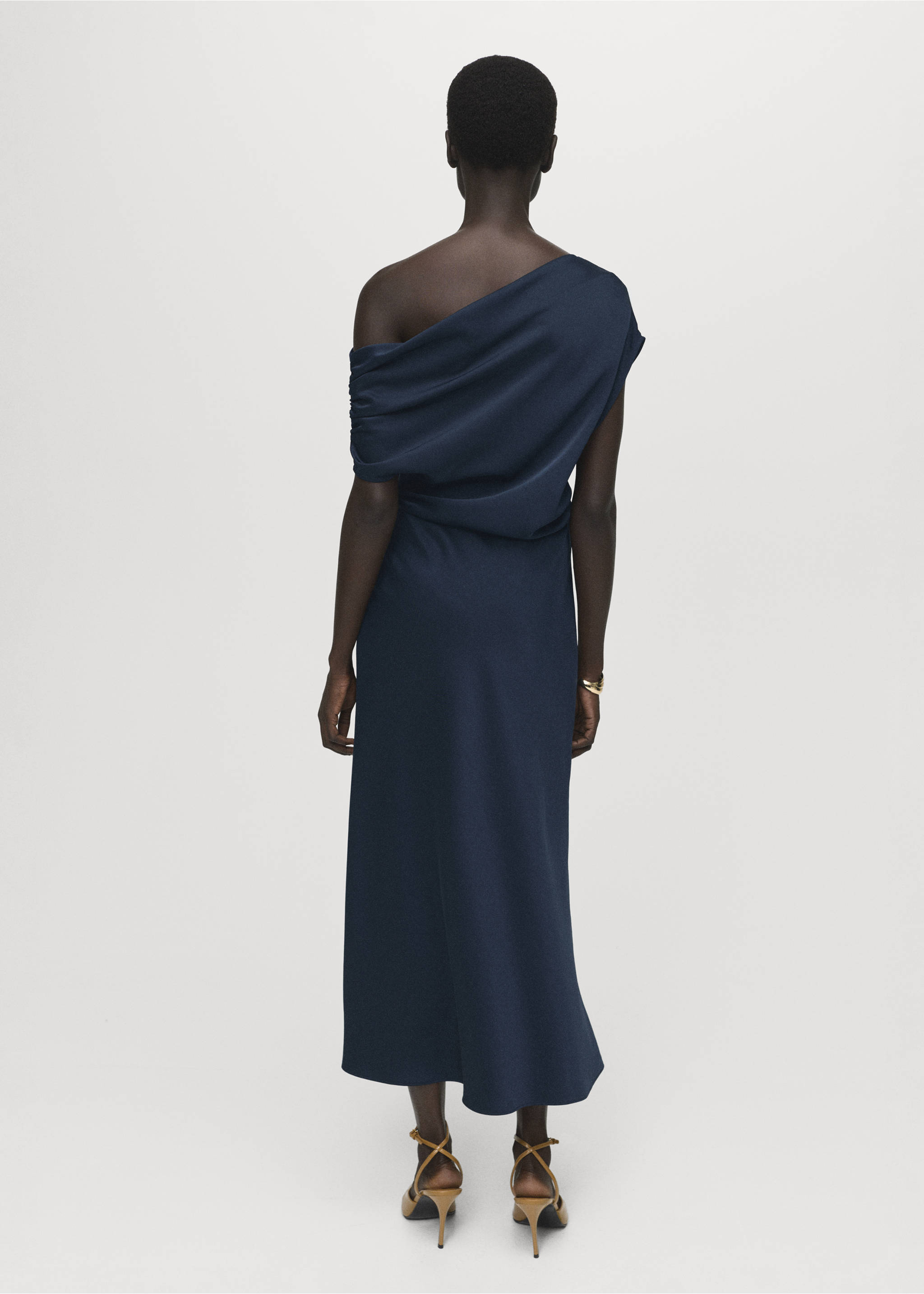 Robe satinée asymétrique - Verso de l’article, Bleu nuit. Ref: 17004091-00.