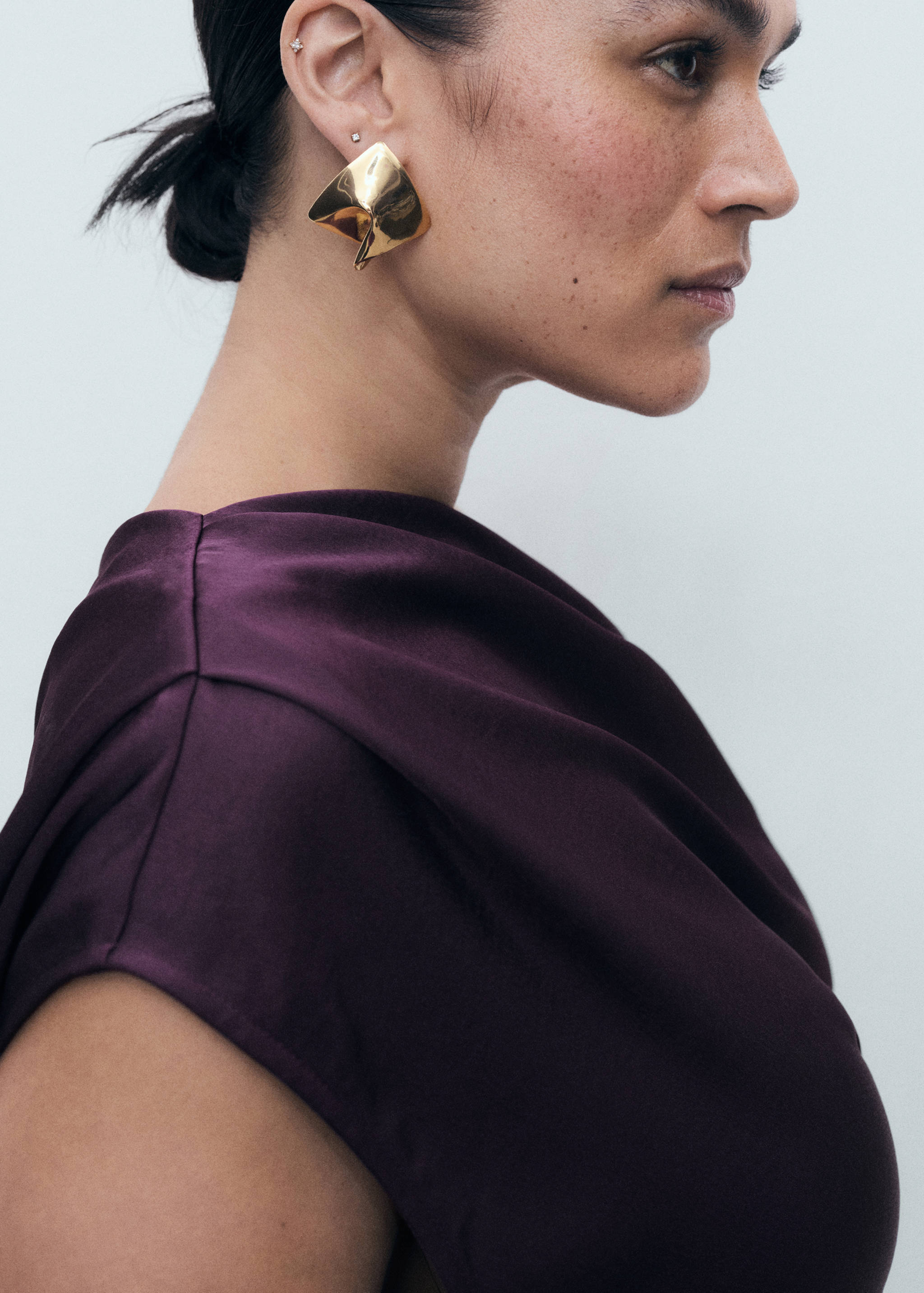 Asymmetrical satin dress - Details of the article 4