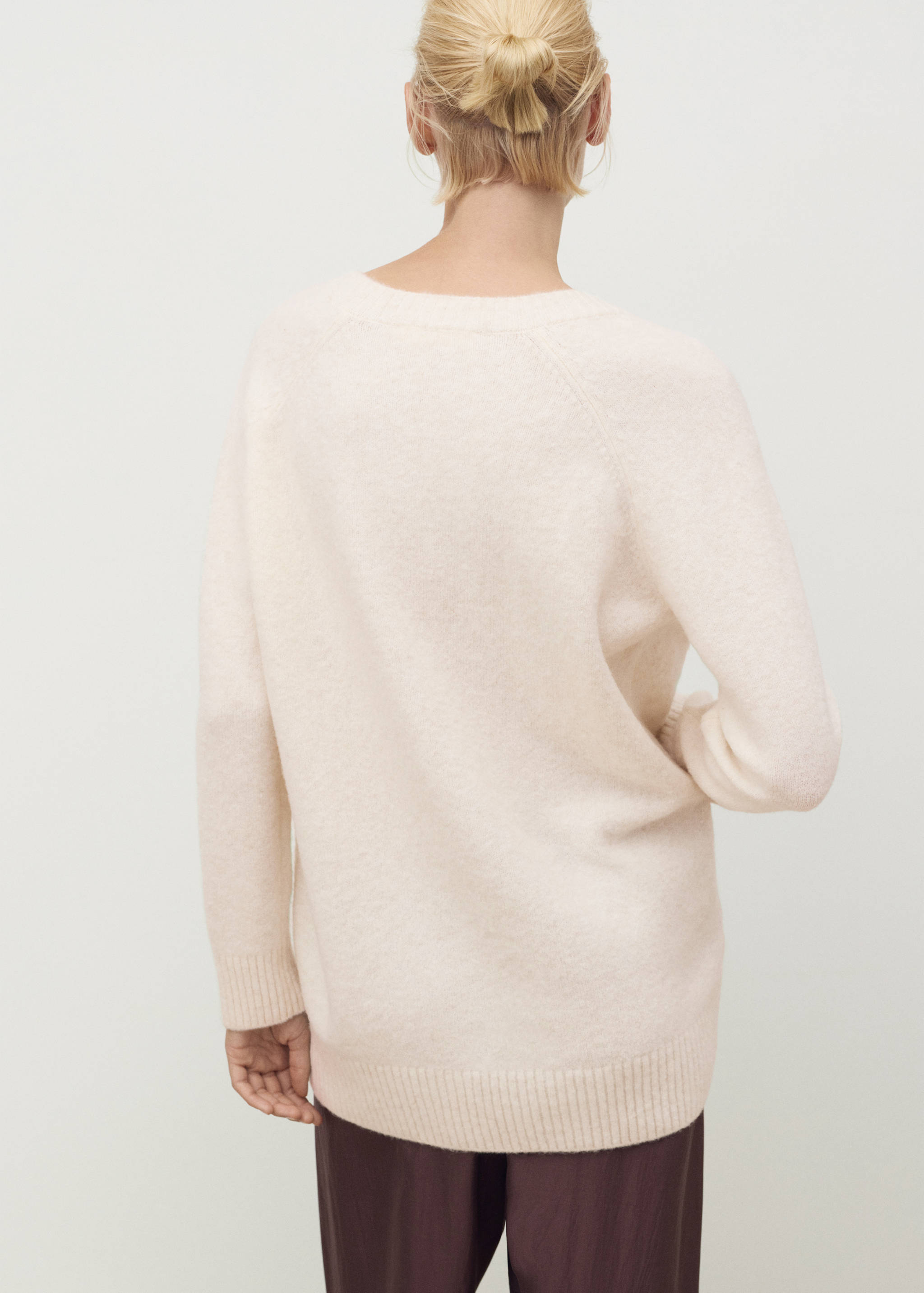 V-neck knit sweater - Reverse of the article