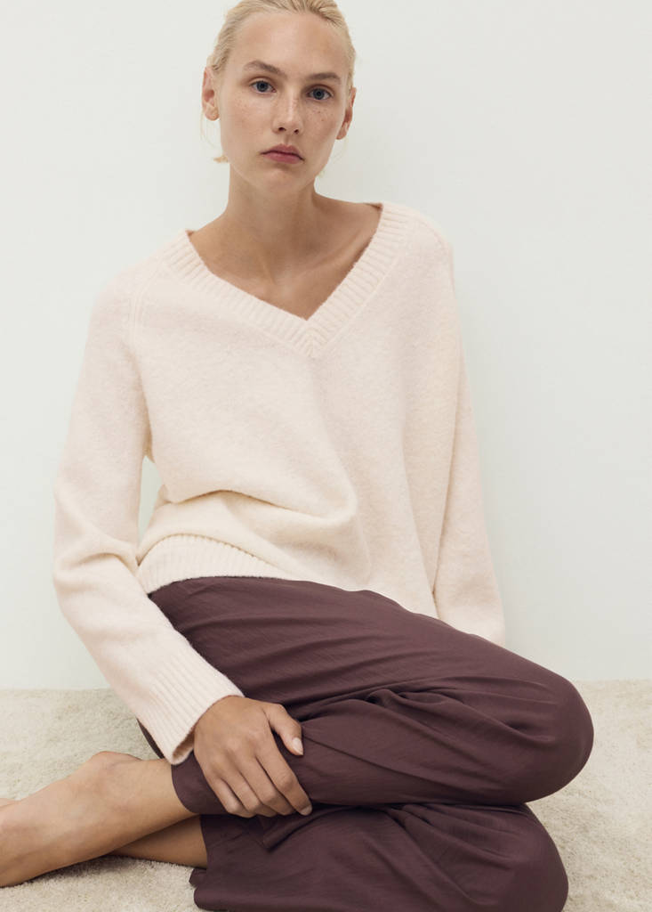 V-neck knit sweater — Ivory White