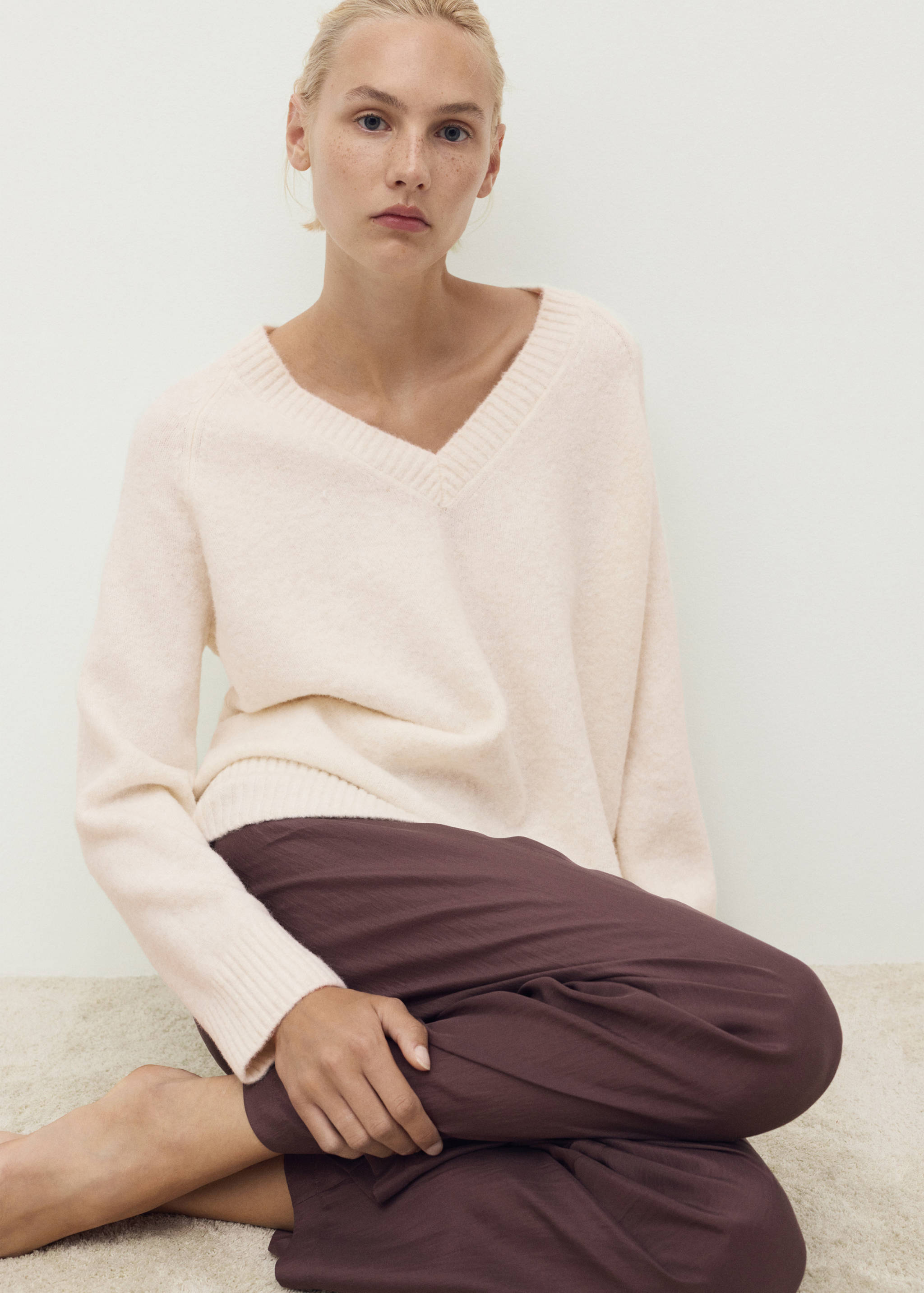 V-neck knit sweater - Details of the article 6