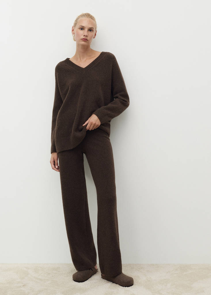 V-neck knit sweater — Chocolate