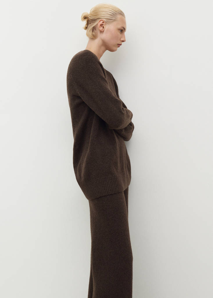 V-neck knit sweater — Chocolate