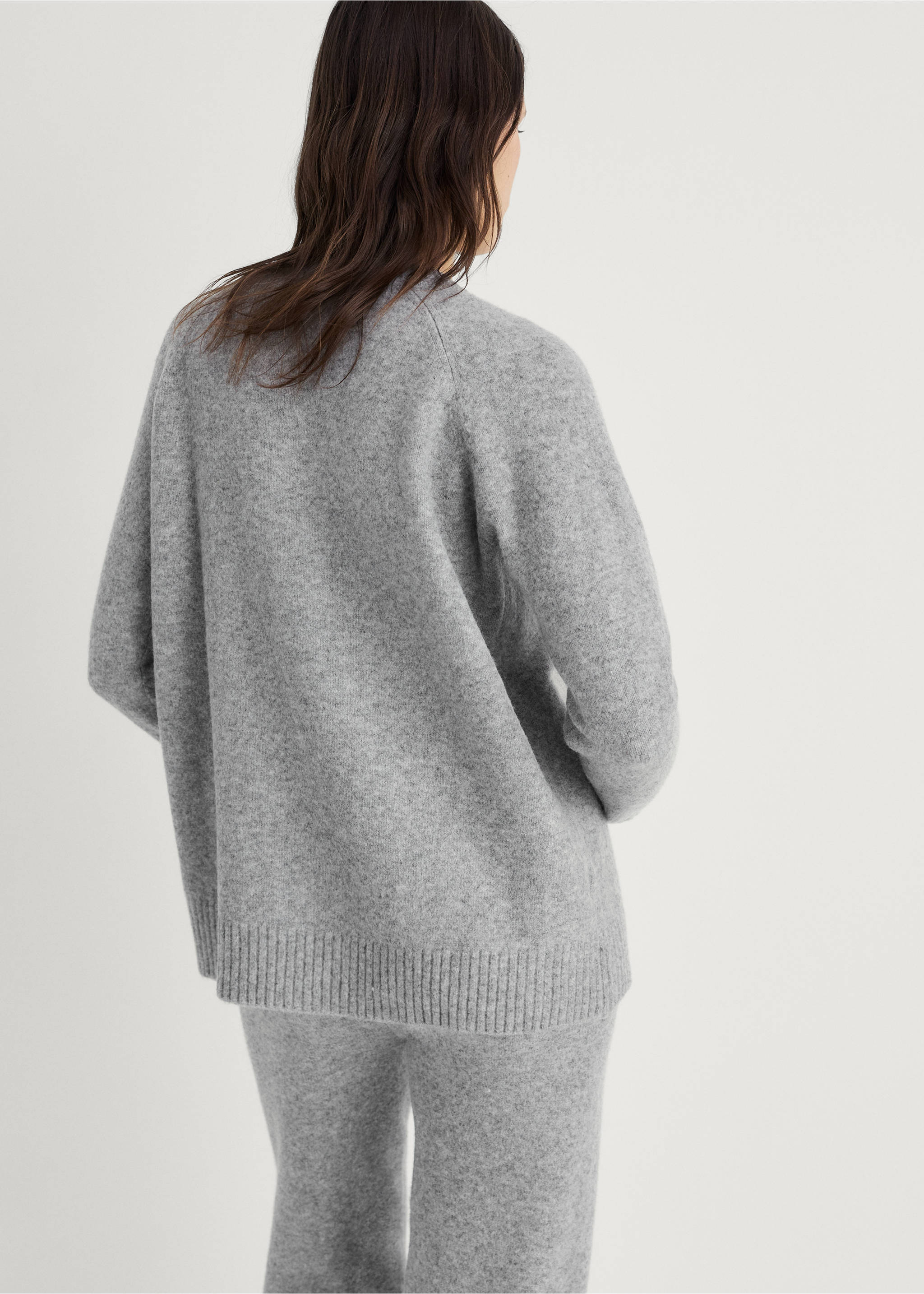 Round-neck knitted sweater - Reverse of the article, Grey. Ref: 17004104-00.