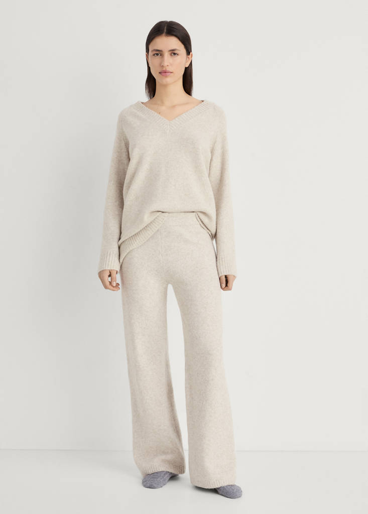 V-neck knit sweater — Beige