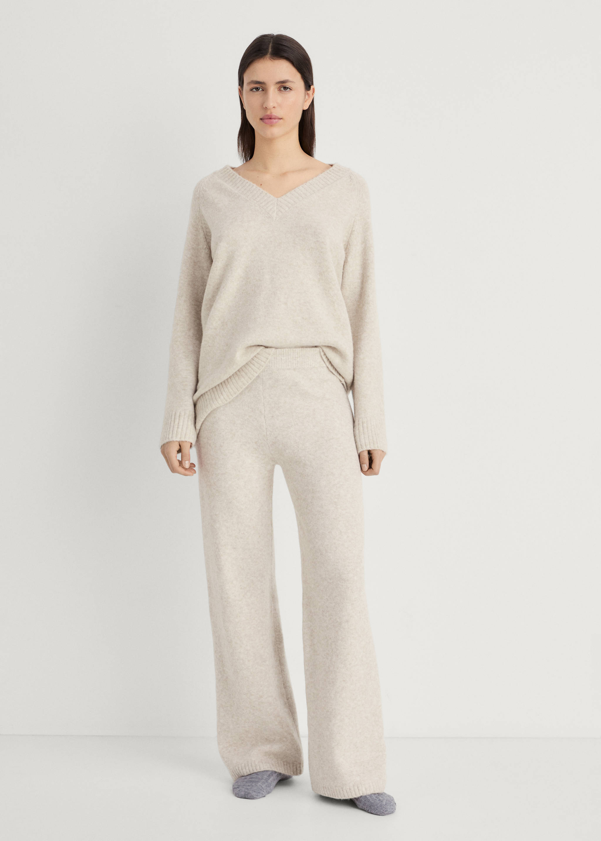 V-neck knit sweater - General plane