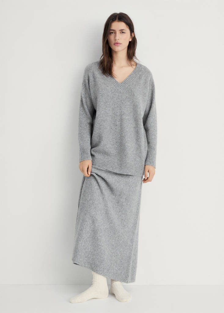 V-neck knit sweater — Grey
