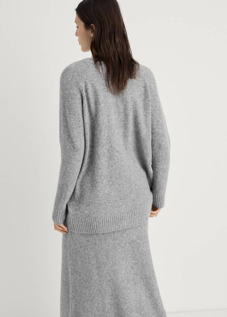 V-neck knit sweater — Grey