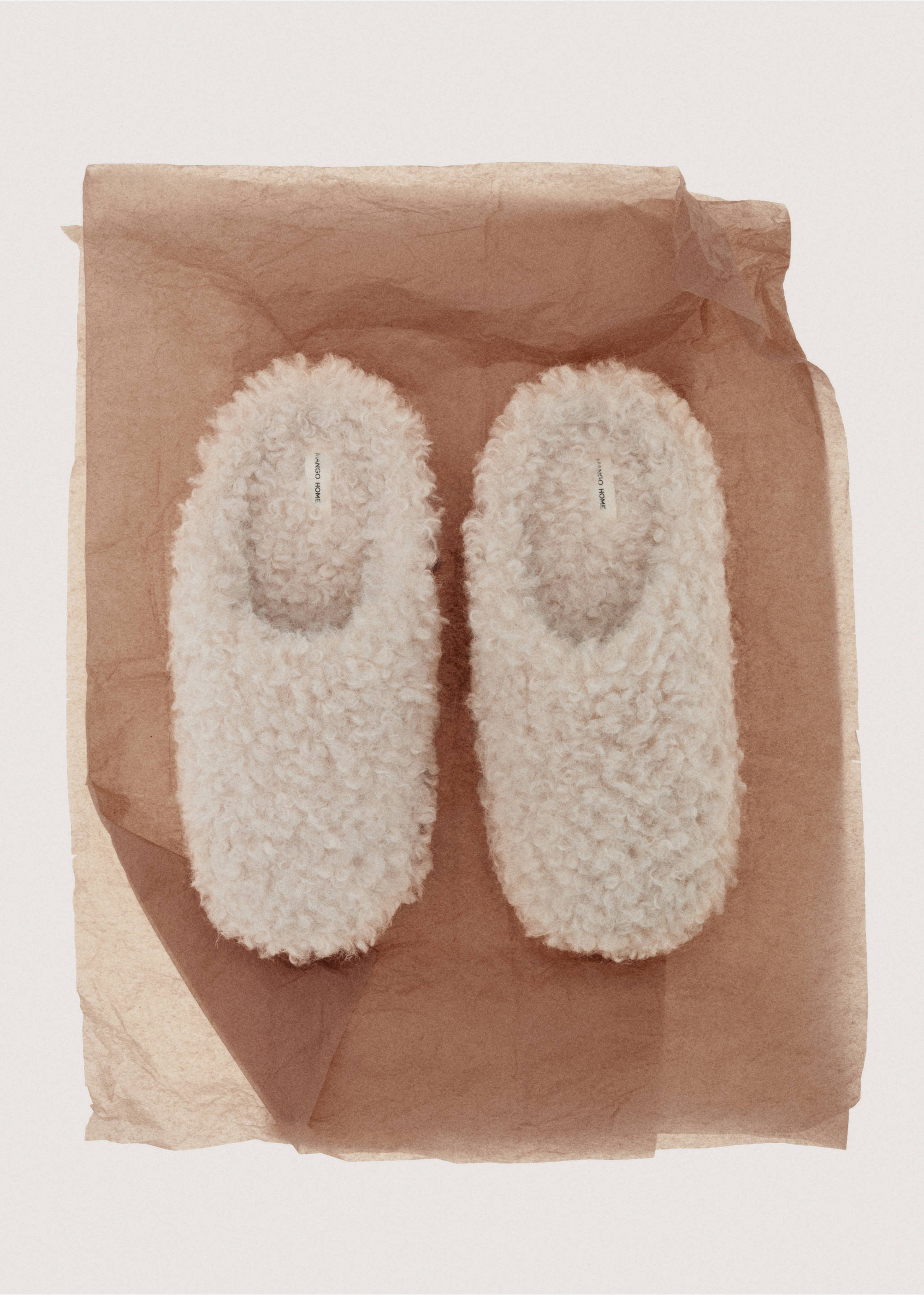 Shearling-effect trainers - Details of the article 7, Ivory White. Ref: 17004114-00.