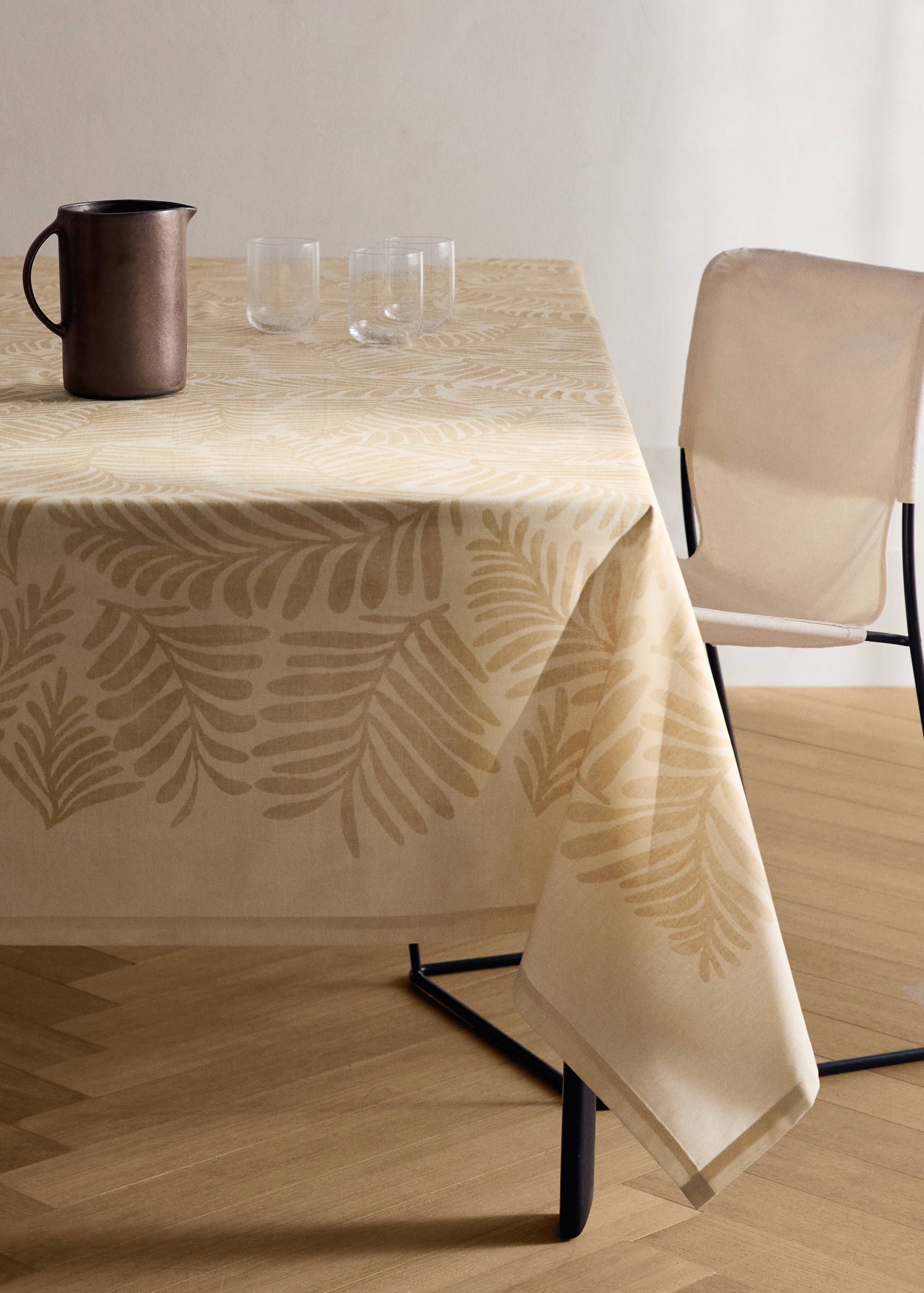 Cotton canvas tablecloth with leaf print for 2 to 4 diners - General plane