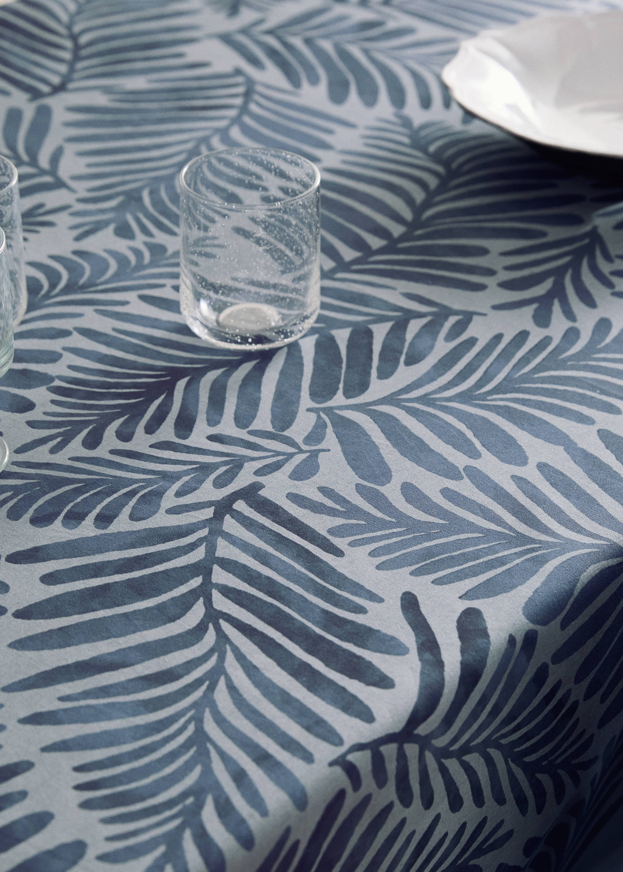Cotton tablecloth with leaf print for 6 to 8 guests - Details of the article 7