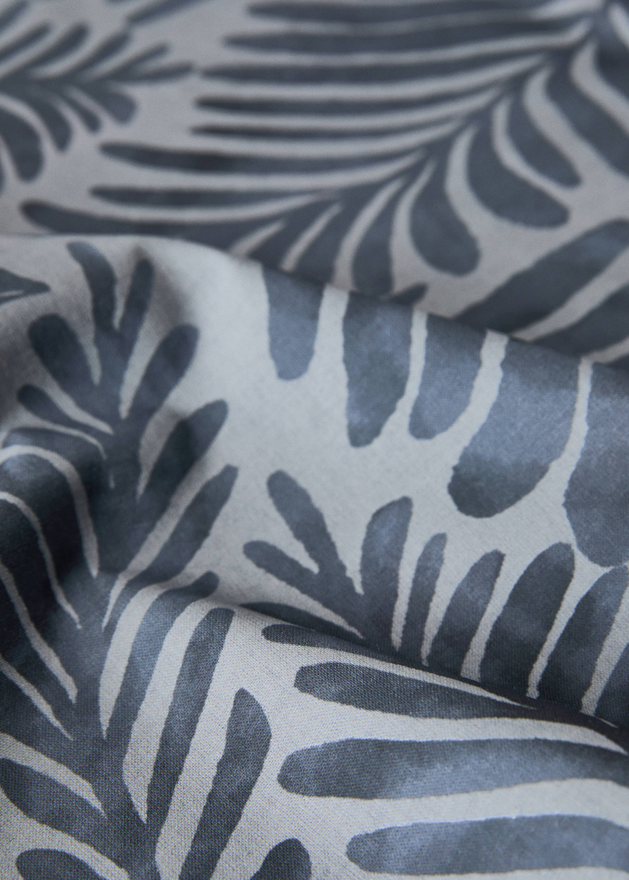 Cotton tablecloth with leaf print for 6 to 8 guests - Details of the article 2