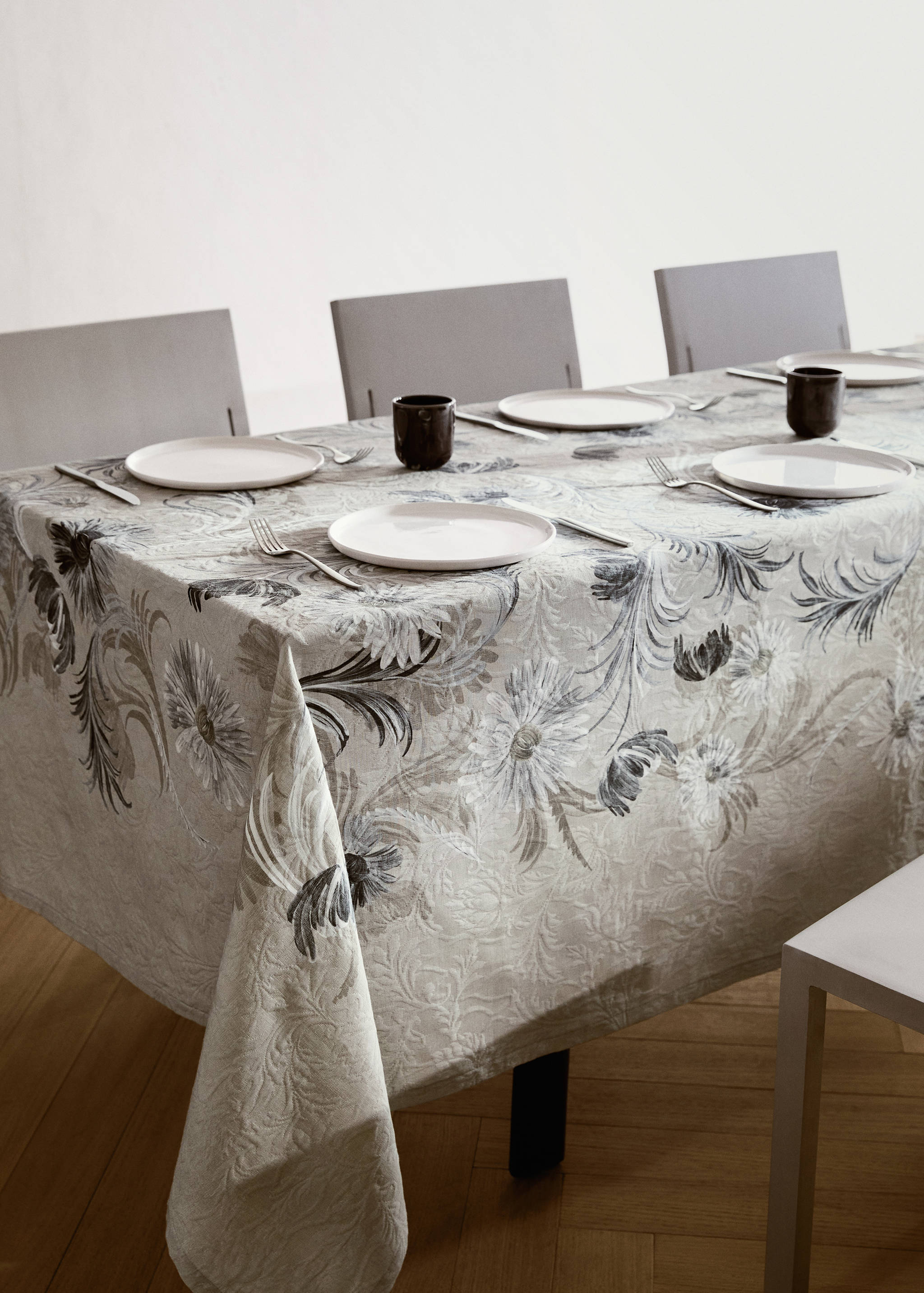 Cotton jacquard floral-print tablecloth for 6 to 8 diners - General plane