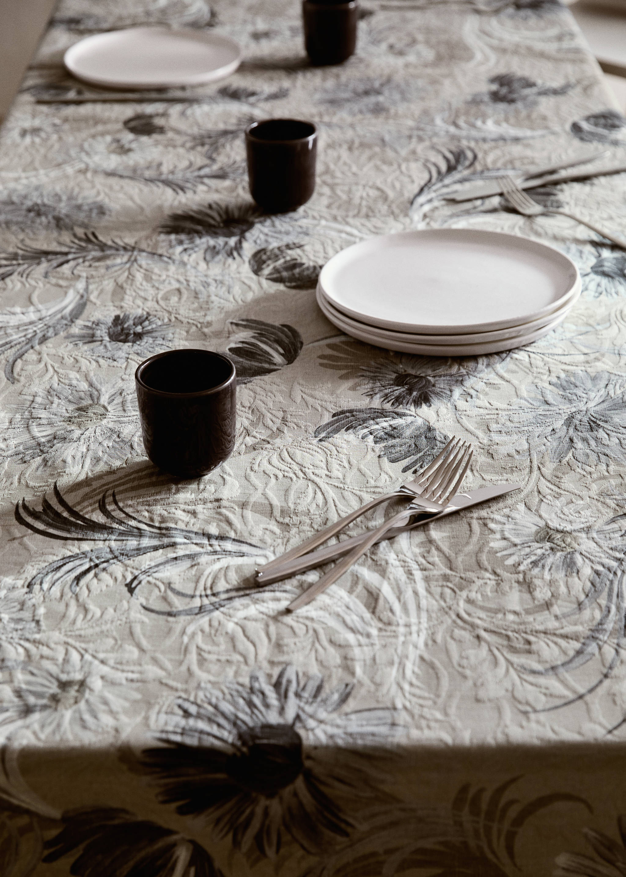 Cotton jacquard floral-print tablecloth for 6 to 8 diners - Details of the article 7