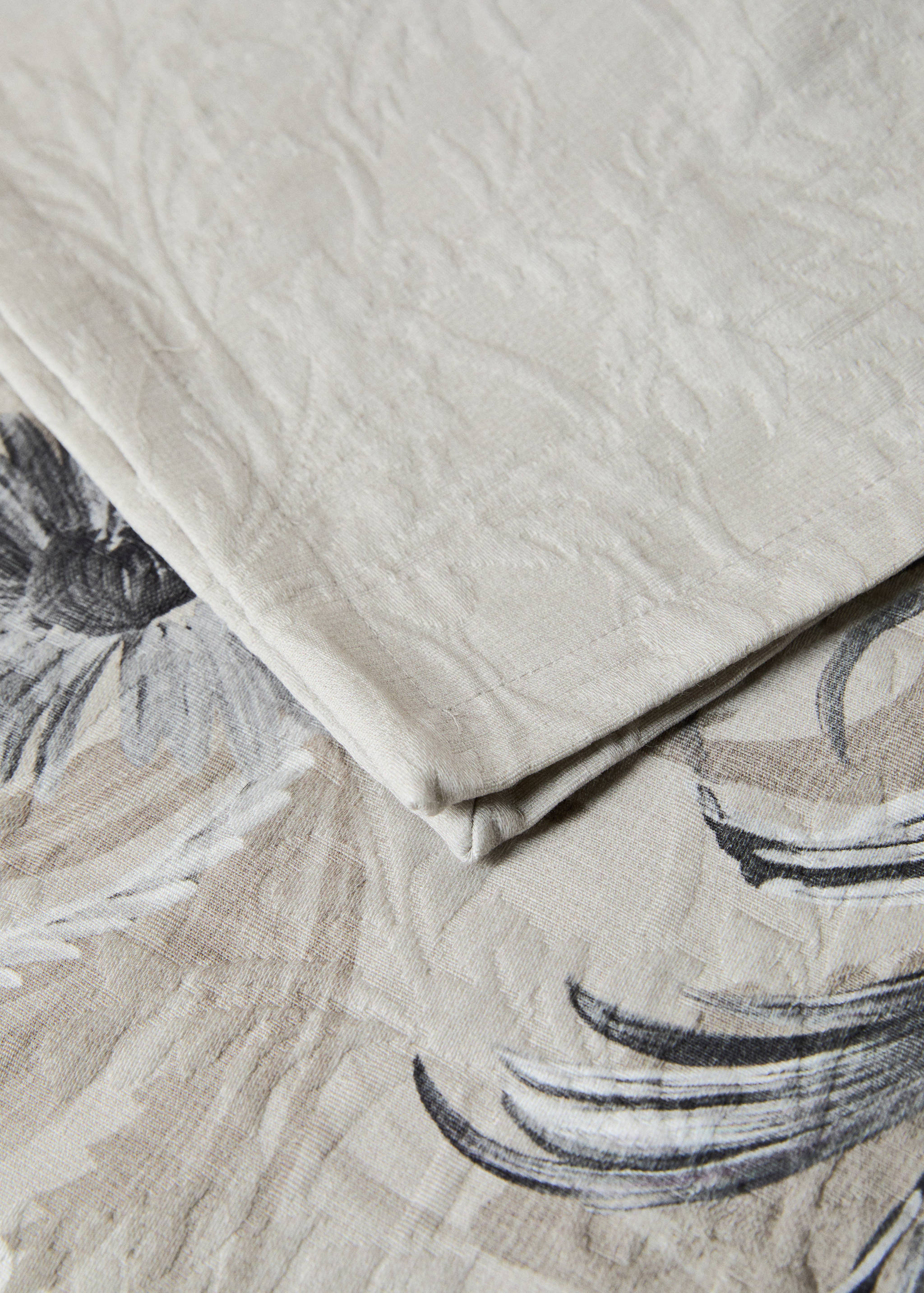 Cotton jacquard floral-print tablecloth for 6 to 8 diners - Details of the article 1