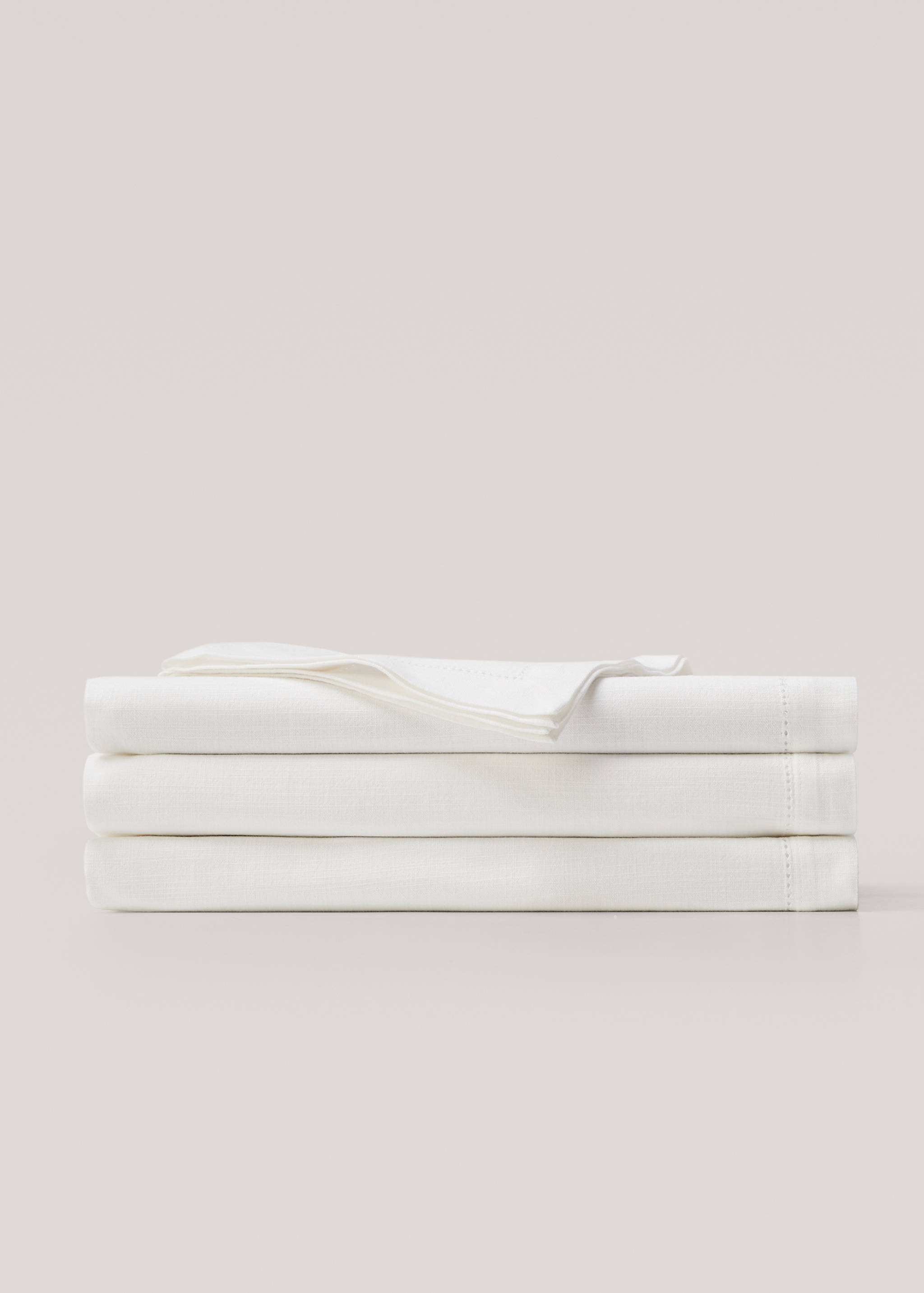 Cotton vanilla tablecloth for 2 to 4 diners - Article without model