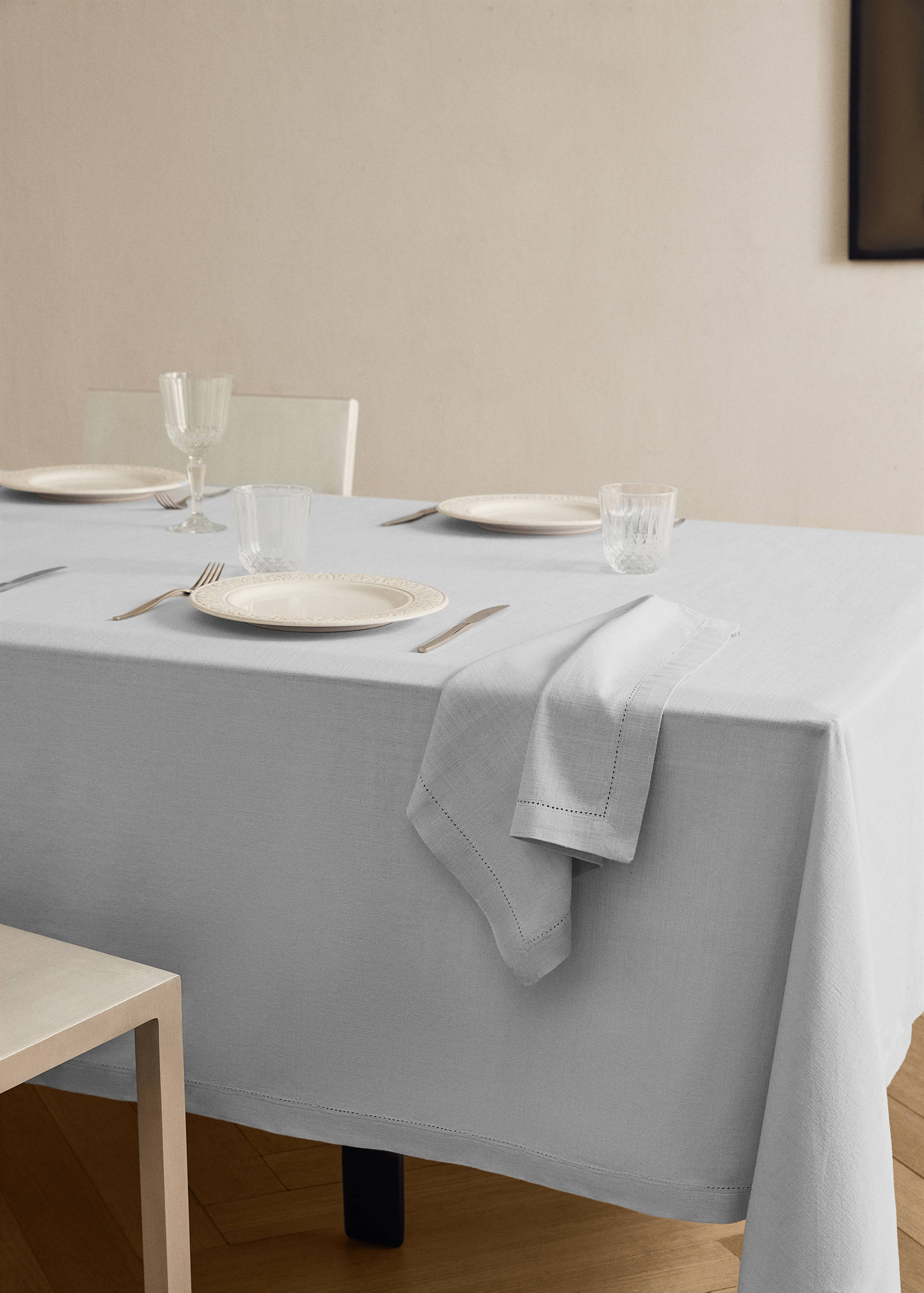 Cotton vanilla tablecloth for 2 to 4 diners - General plane