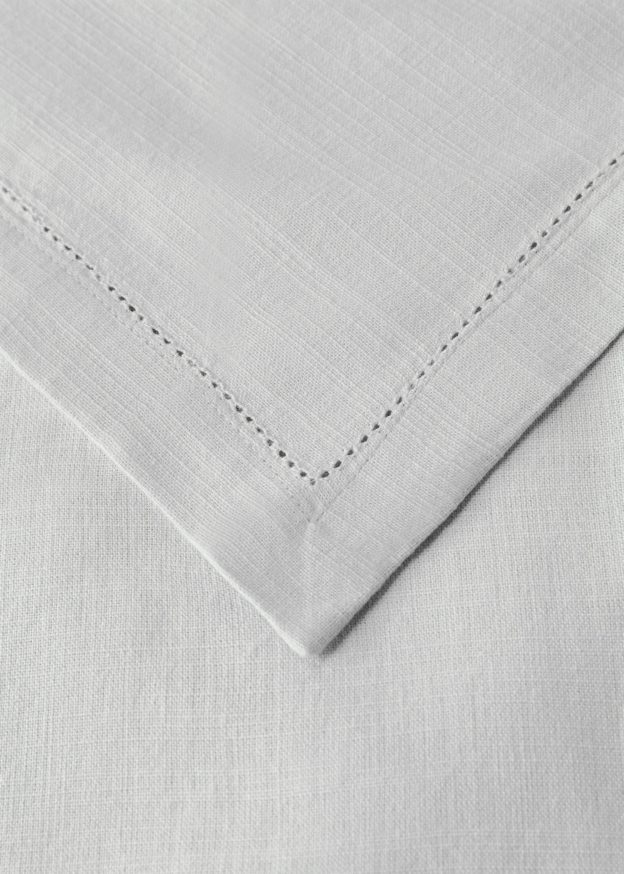 Cotton vanilla tablecloth for 2 to 4 diners - Details of the article 1