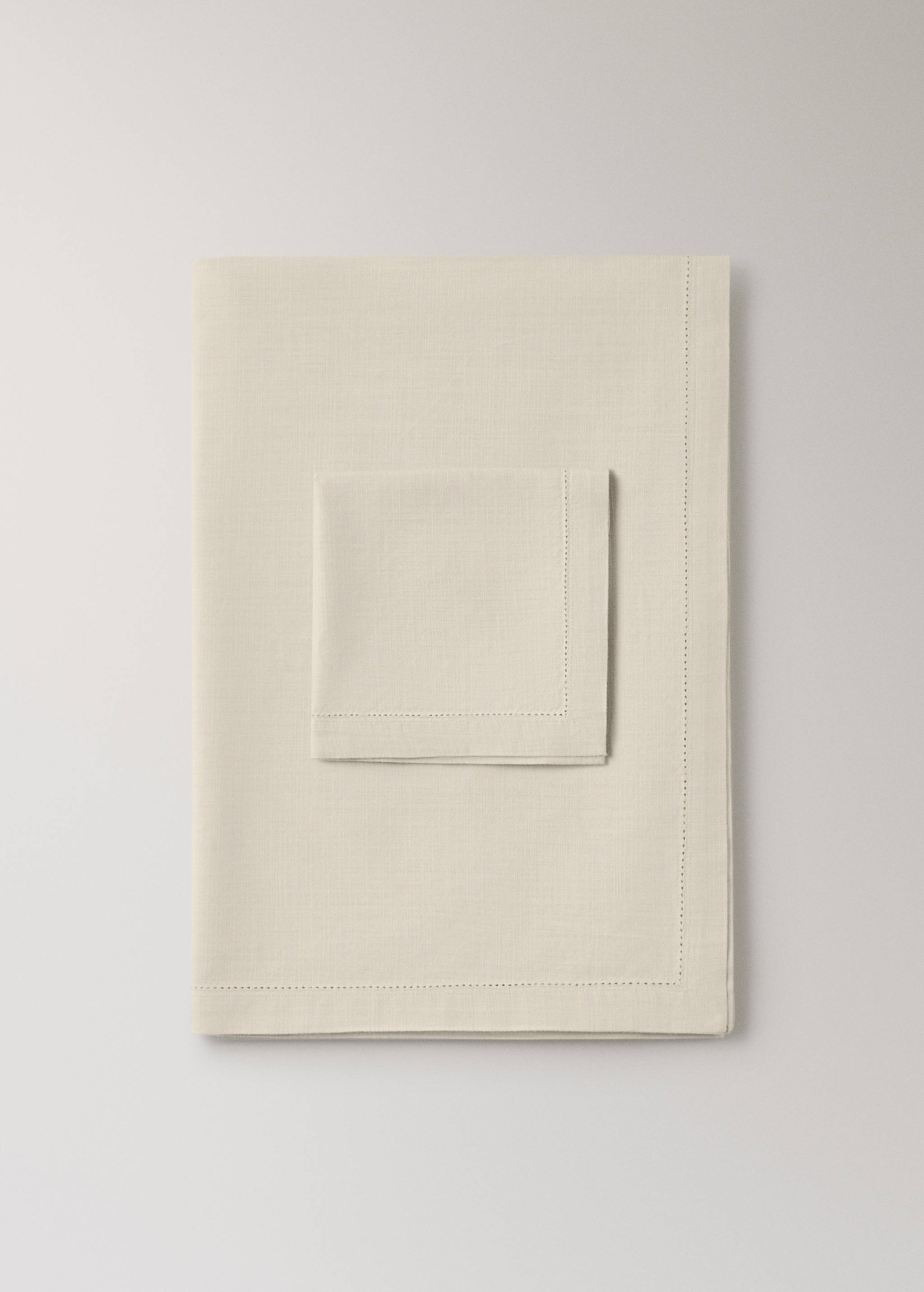 Cotton vanilla tablecloth for 6 to 8 diners - Article without model