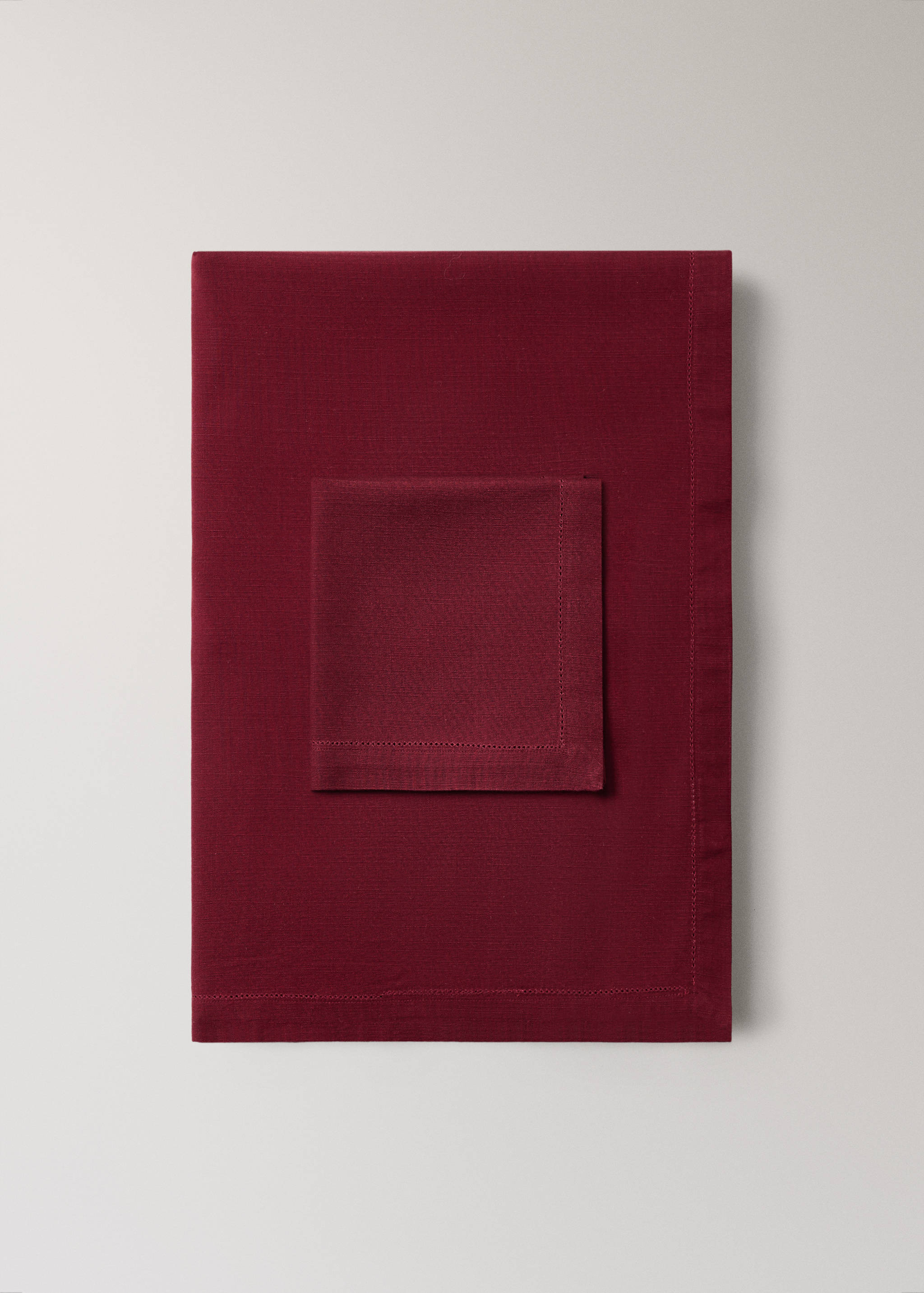 Cotton vanilla tablecloth for 6 to 8 diners - Article without model