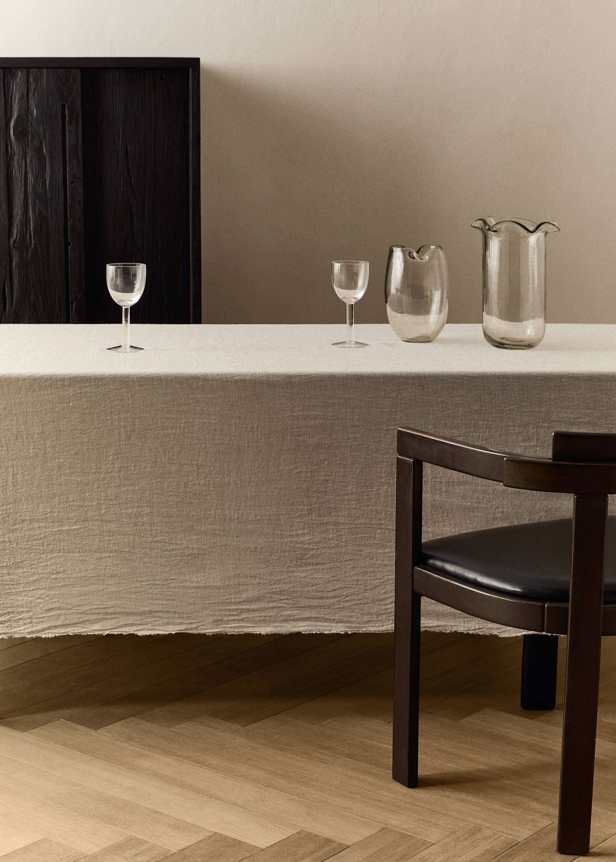 Linen tablecloth with frayed ends for 6 to 8 diners - General plane