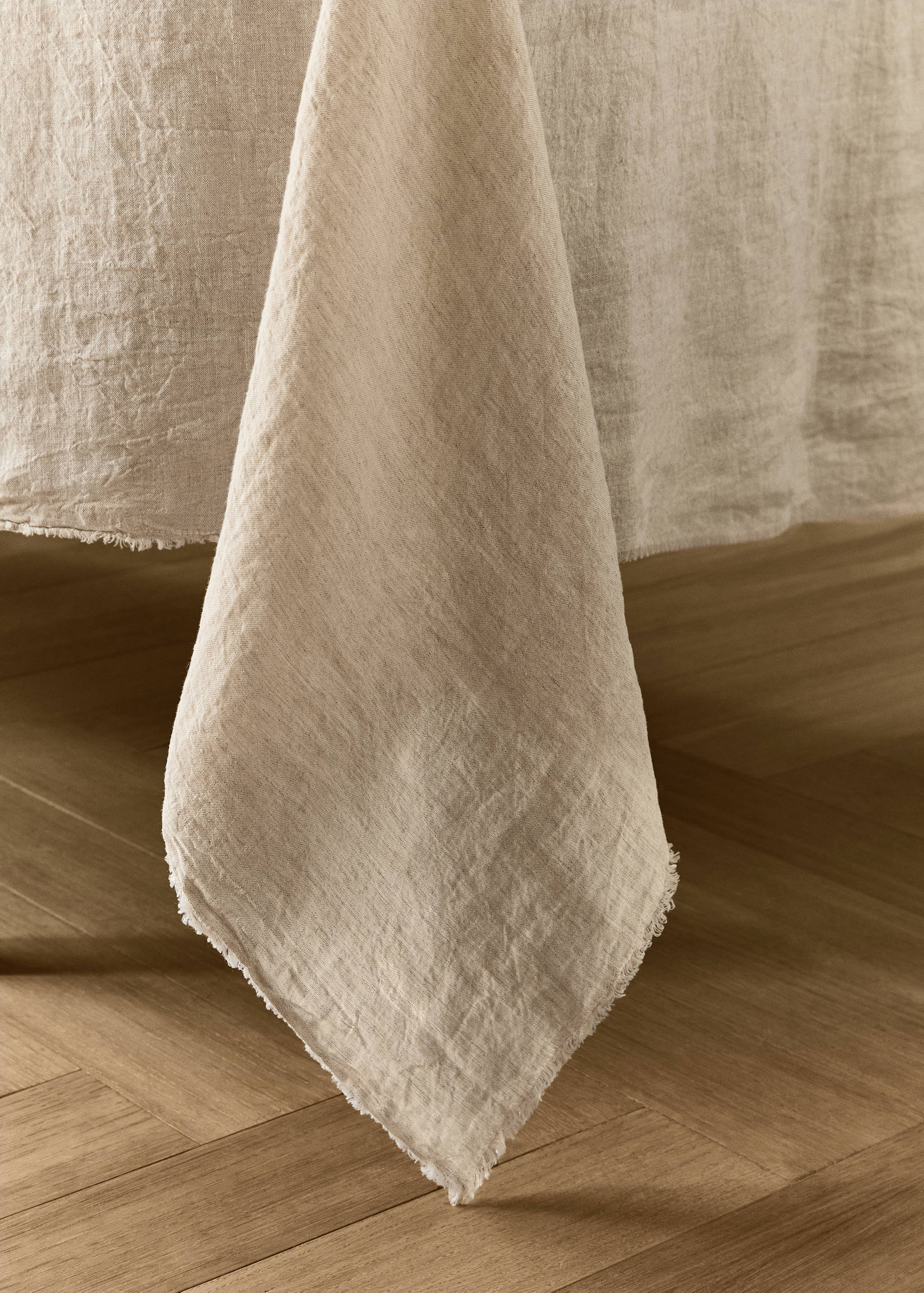 Linen tablecloth with frayed ends for 6 to 8 diners - Details of the article 8