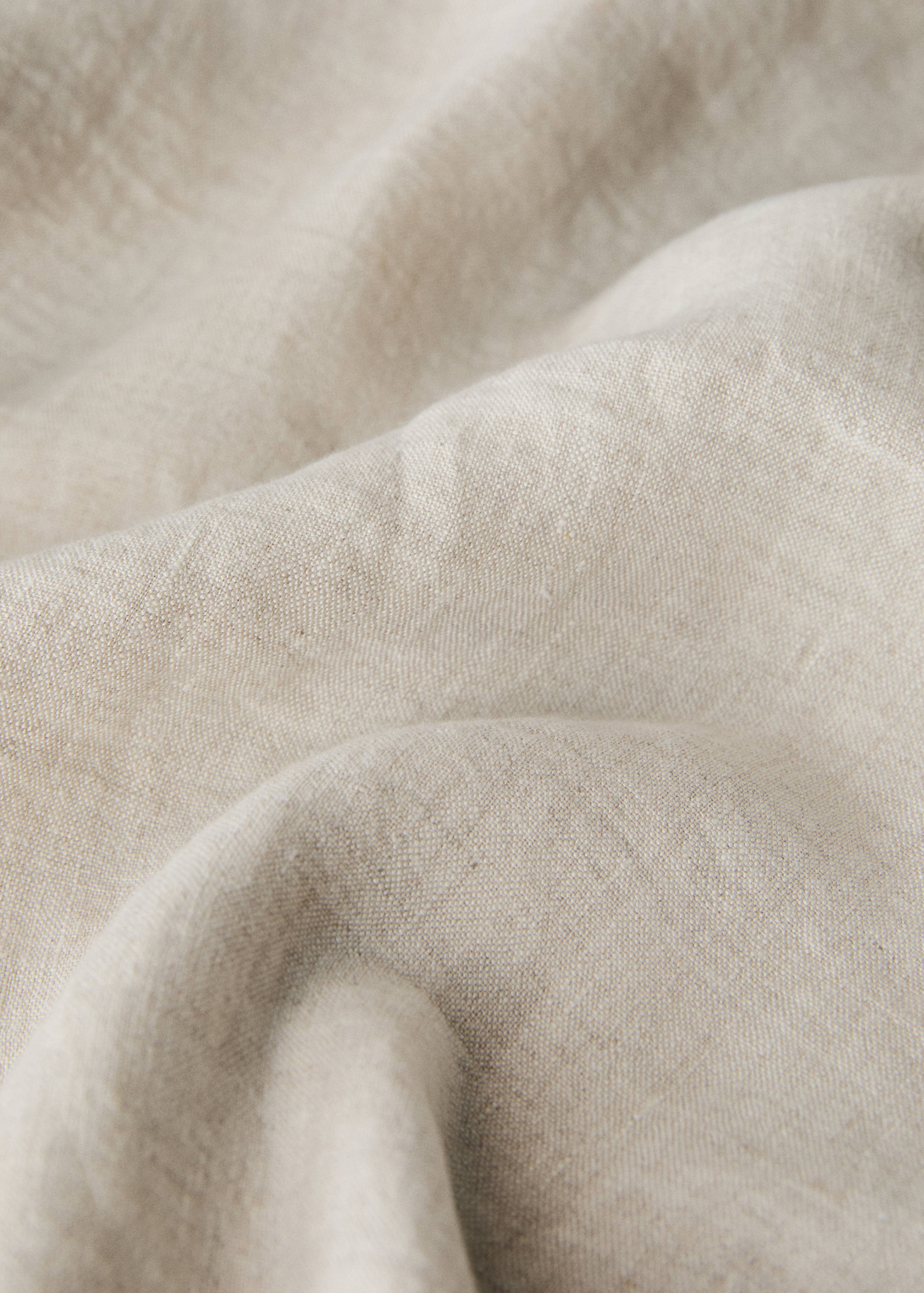 Linen tablecloth with frayed ends for 6 to 8 diners - Details of the article 2