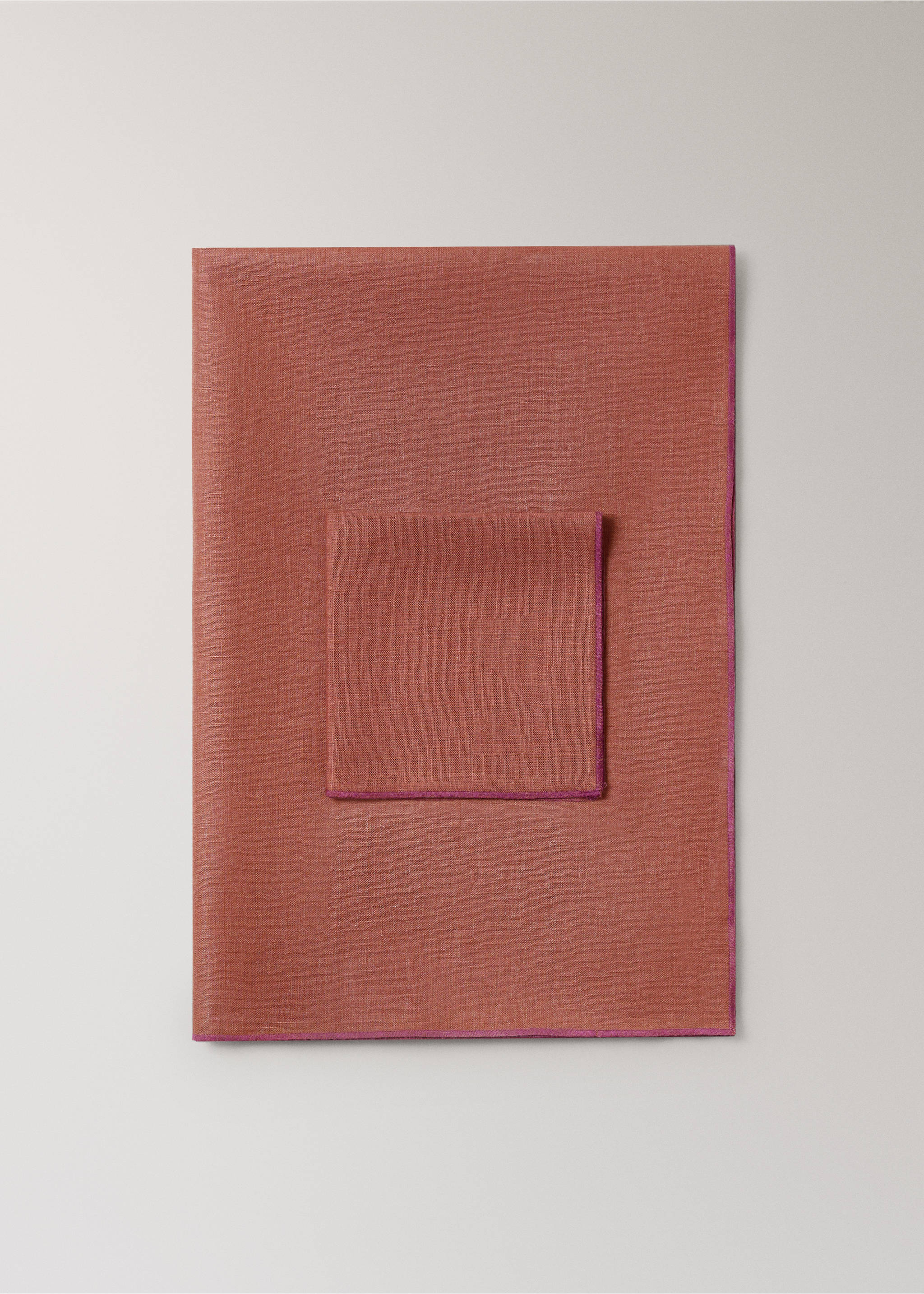 Resin-coated 100% linen tablecloth with contrasting overlock for 6 to 8 diners - Article without model, Burnt Orange. Ref: 17004155-00.