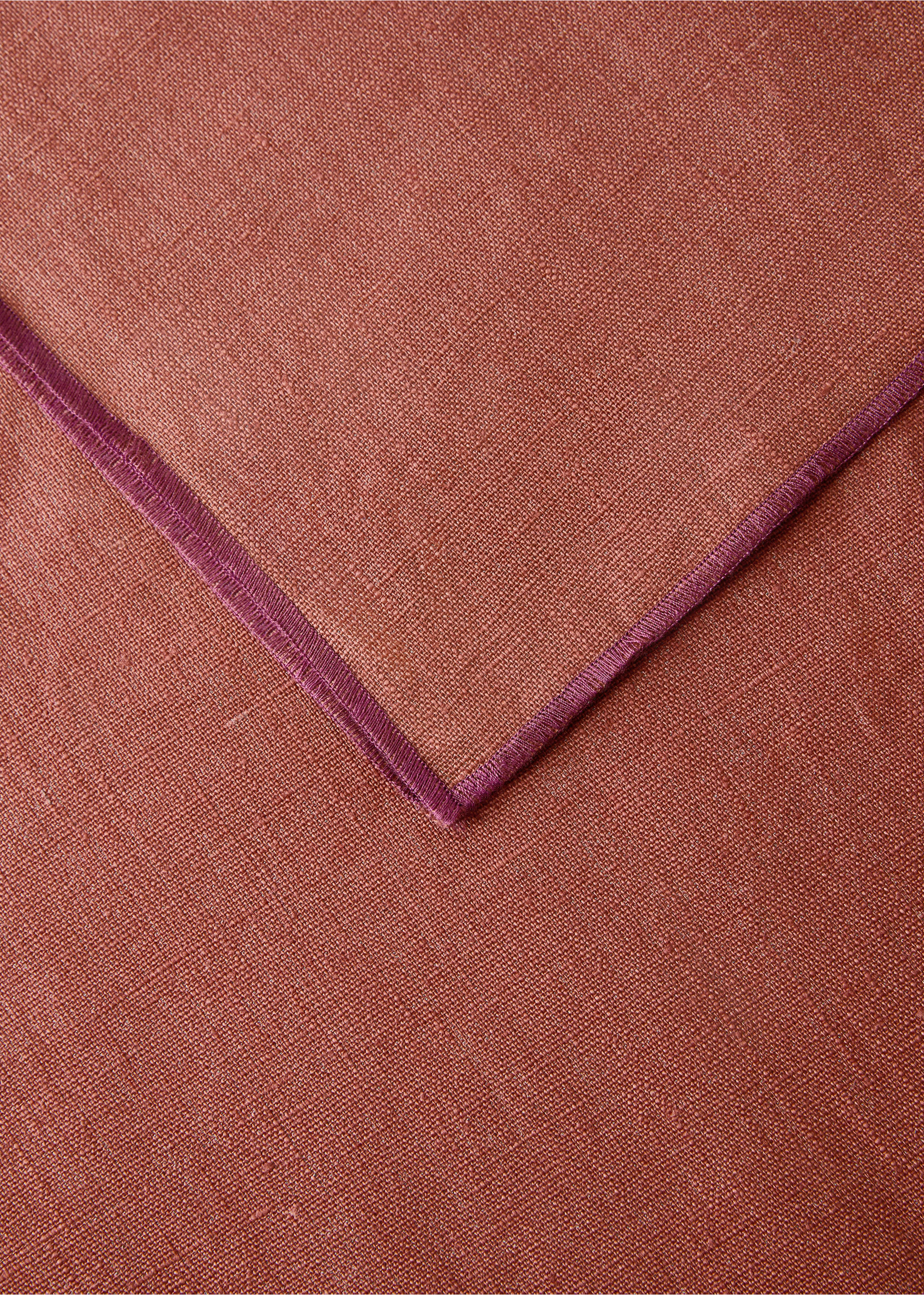 Resin-coated 100% linen tablecloth with contrasting overlock for 6 to 8 diners - Details of the article 1, Burnt Orange. Ref: 17004155-00.