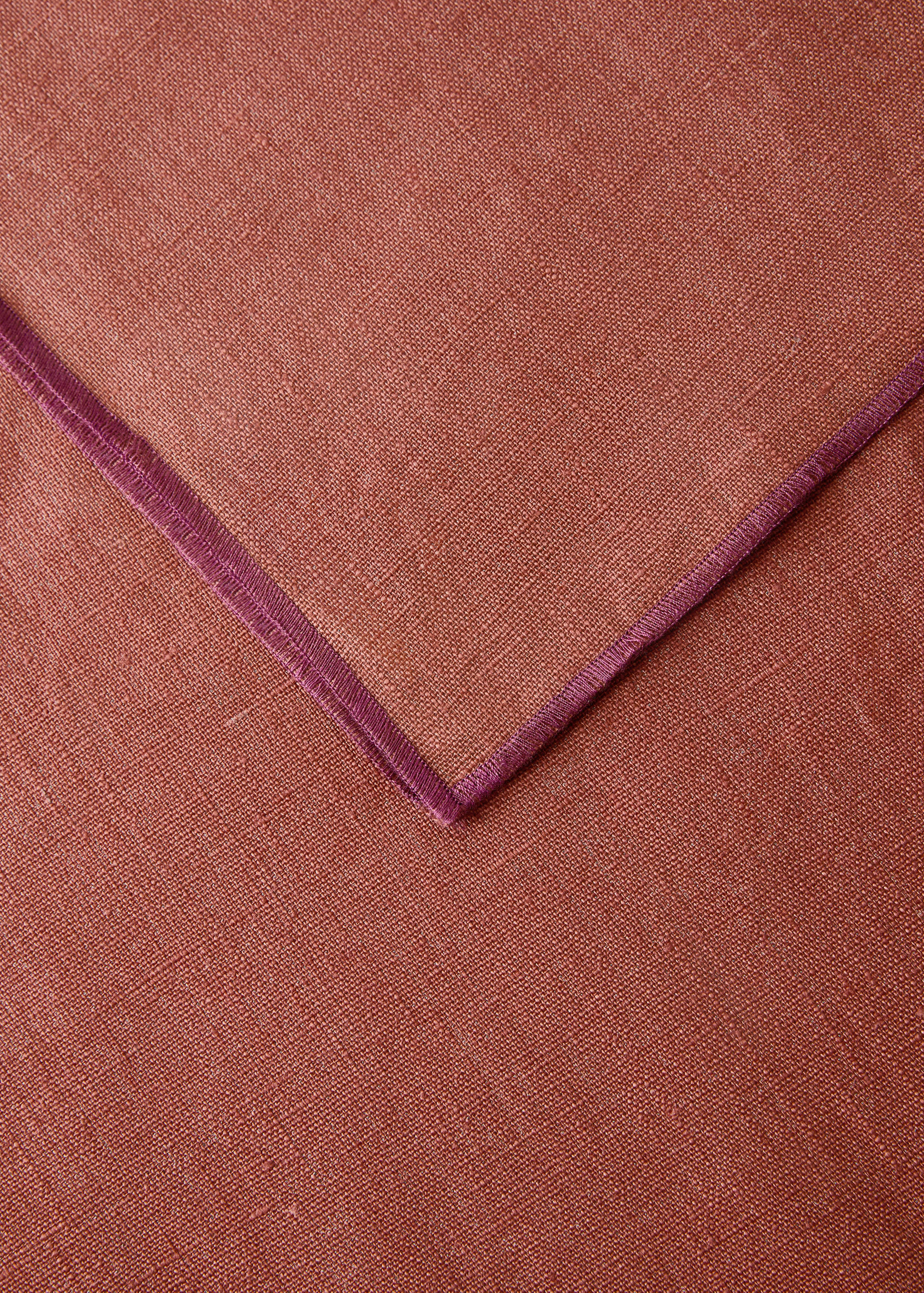 Gecoat tafelkleed 100% linnen met contrasterende overlock voor 6 tot 8 personen - Detail van het artikel 1