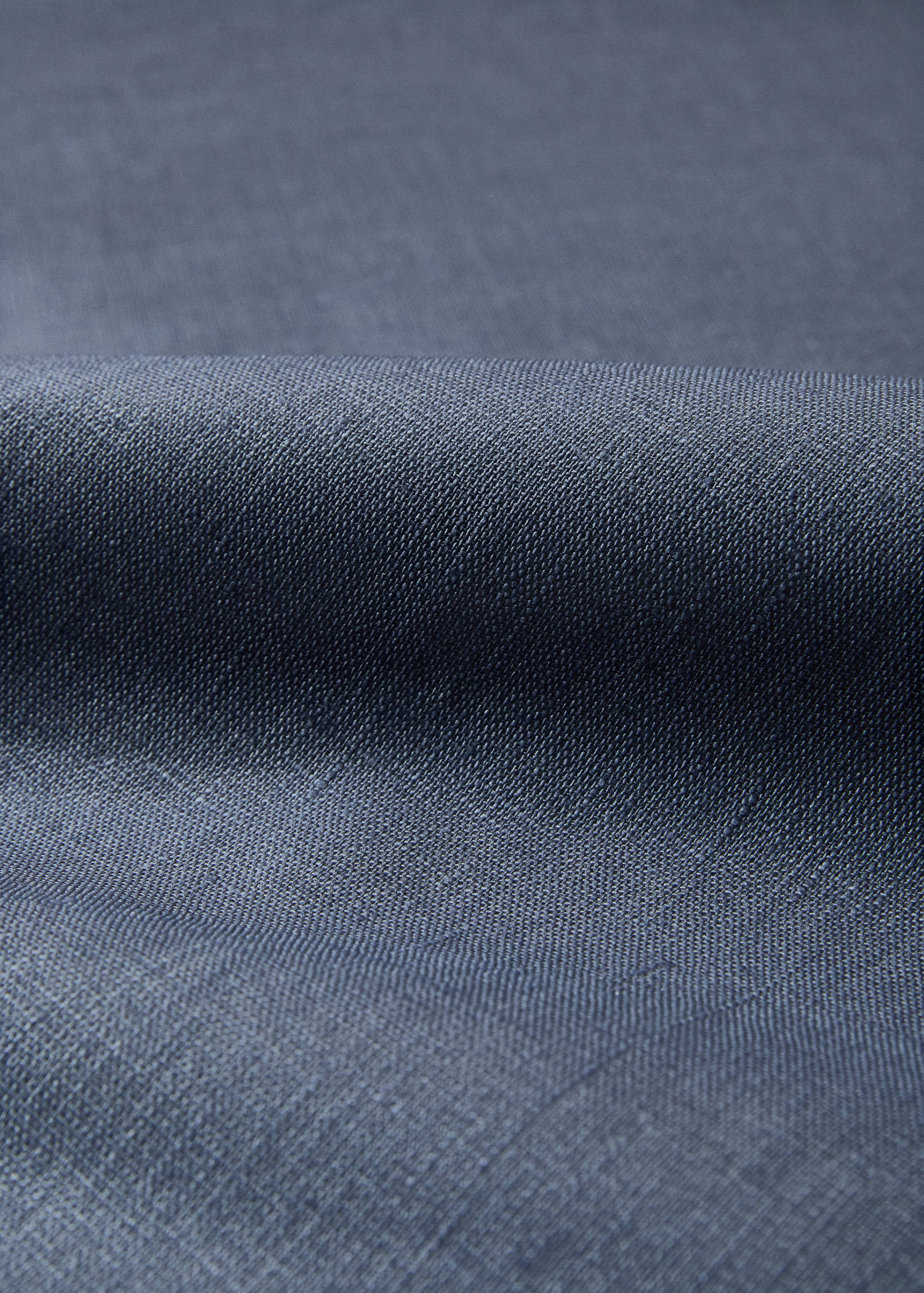 Resin-coated 100% linen tablecloth with contrasting overlock for 6 to 8 diners - Details of the article 2