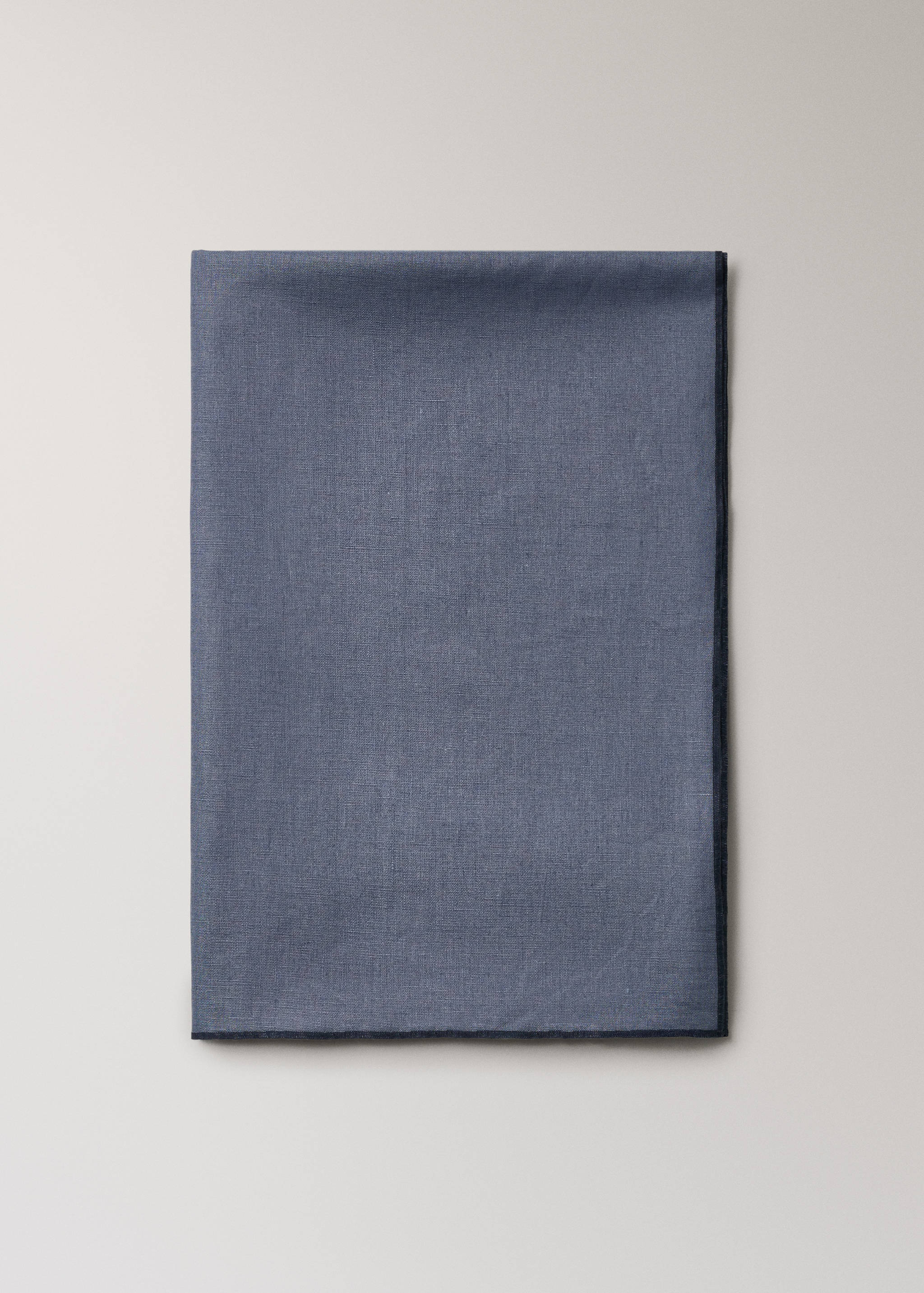 Resin-coated 100% linen tablecloth with contrasting overlock for 6 to 8 diners - Details of the article 3