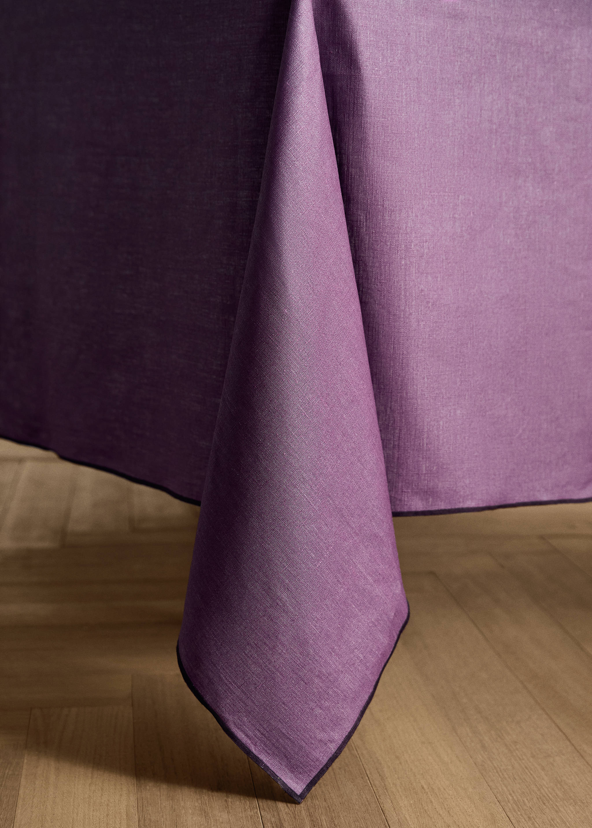 Resin-coated 100% linen tablecloth with contrasting overlock for 6 to 8 diners - Details of the article 8