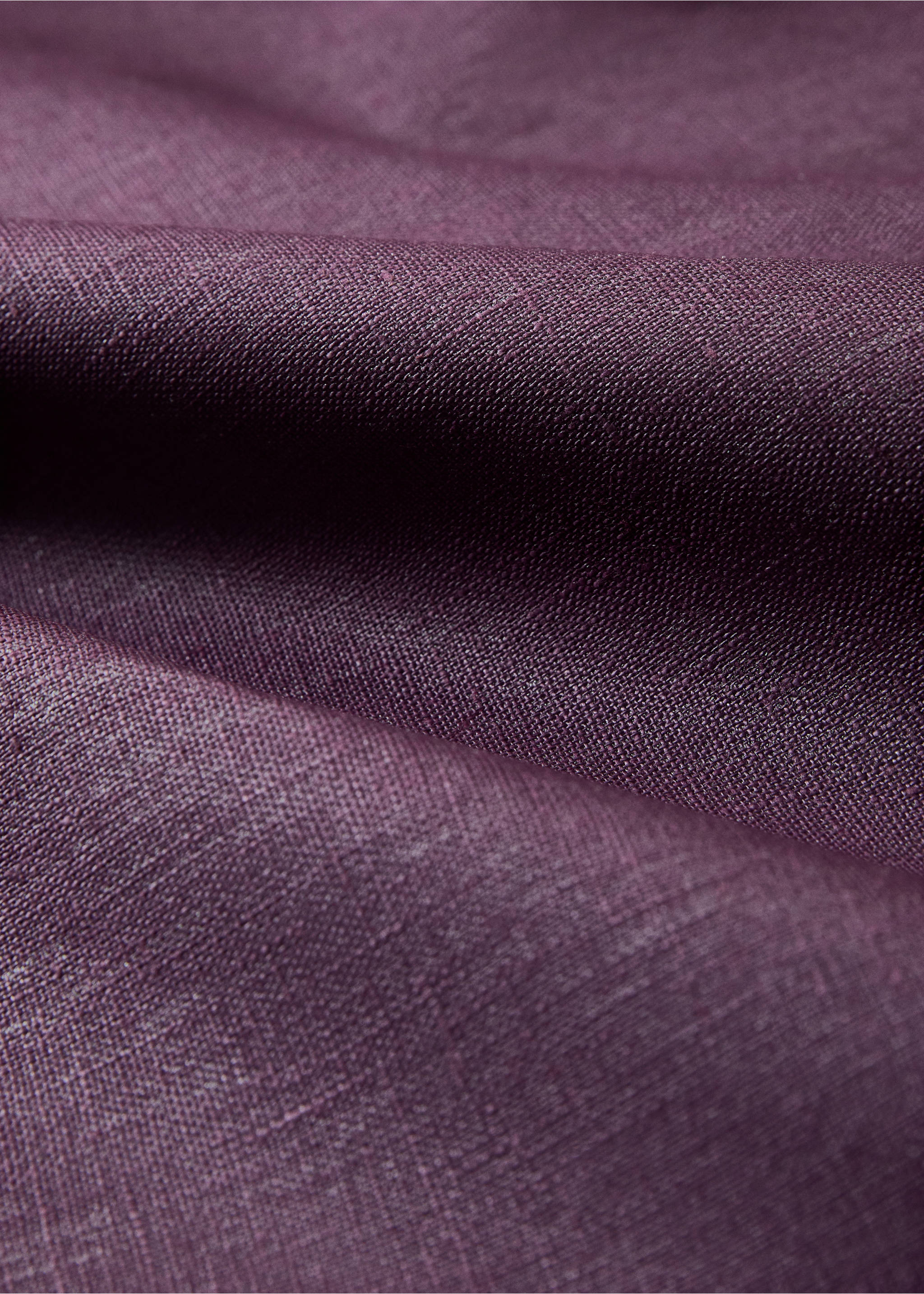 Resin-coated 100% linen tablecloth with contrasting overlock for 6 to 8 diners - Details of the article 2, Blackberry. Ref: 17004155-00.