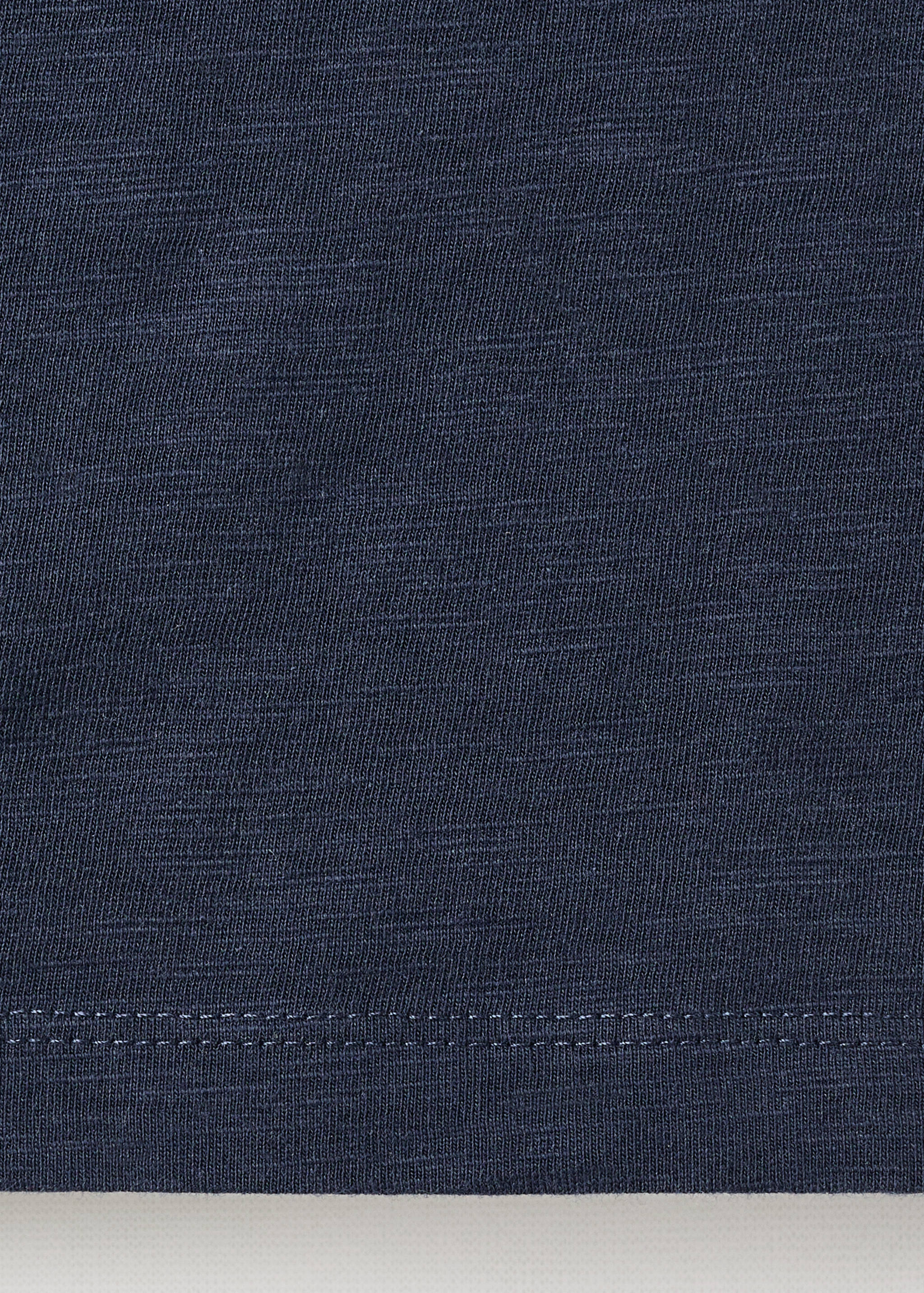 T-shirt com pormenor de botões de madrepérola - Pormenor do artigo 0