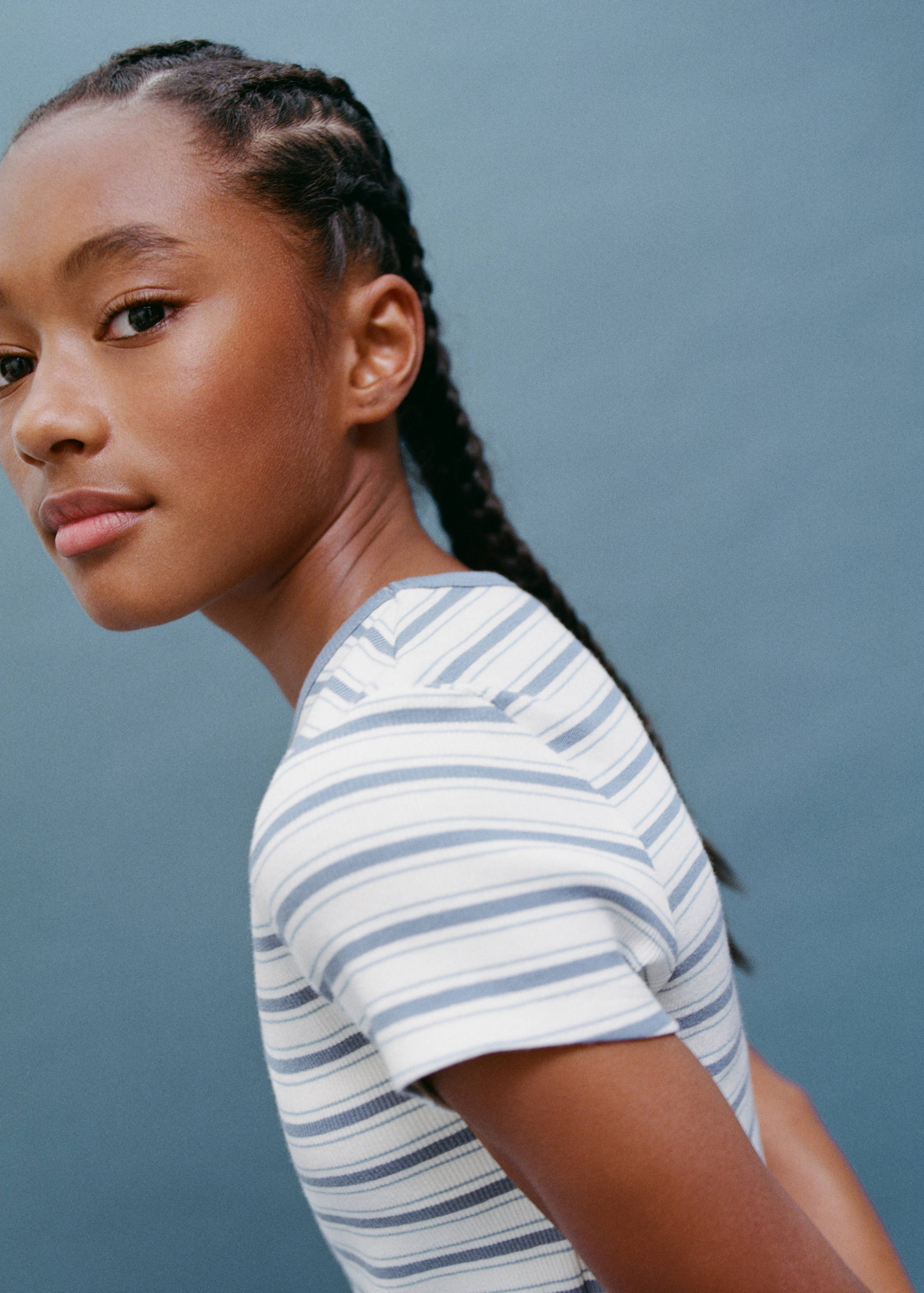 Striped t-shirt with contrasting collar - Details of the article 6