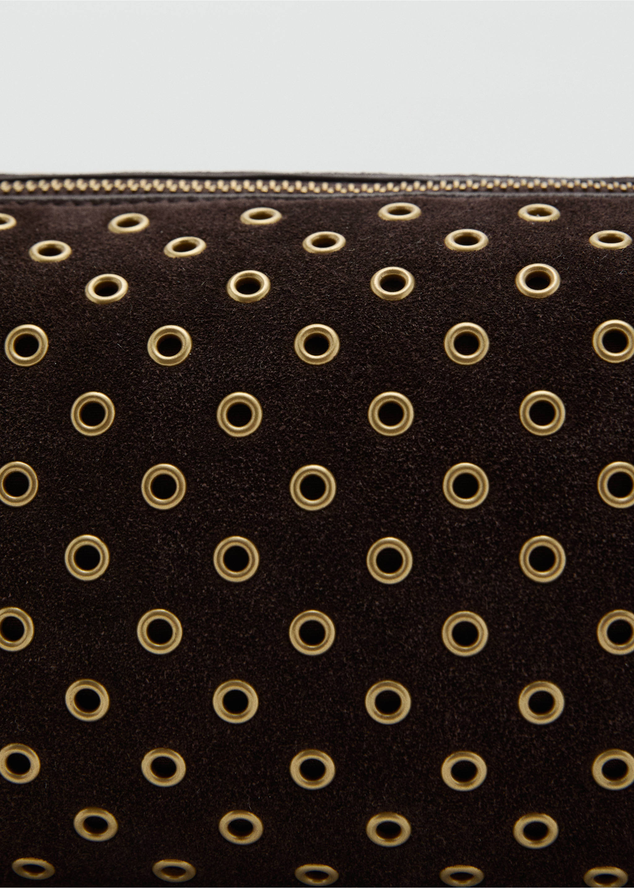 Suede shoulder bag with eyelets - Details of the article 2, Chocolate. Ref: 17004445-00.