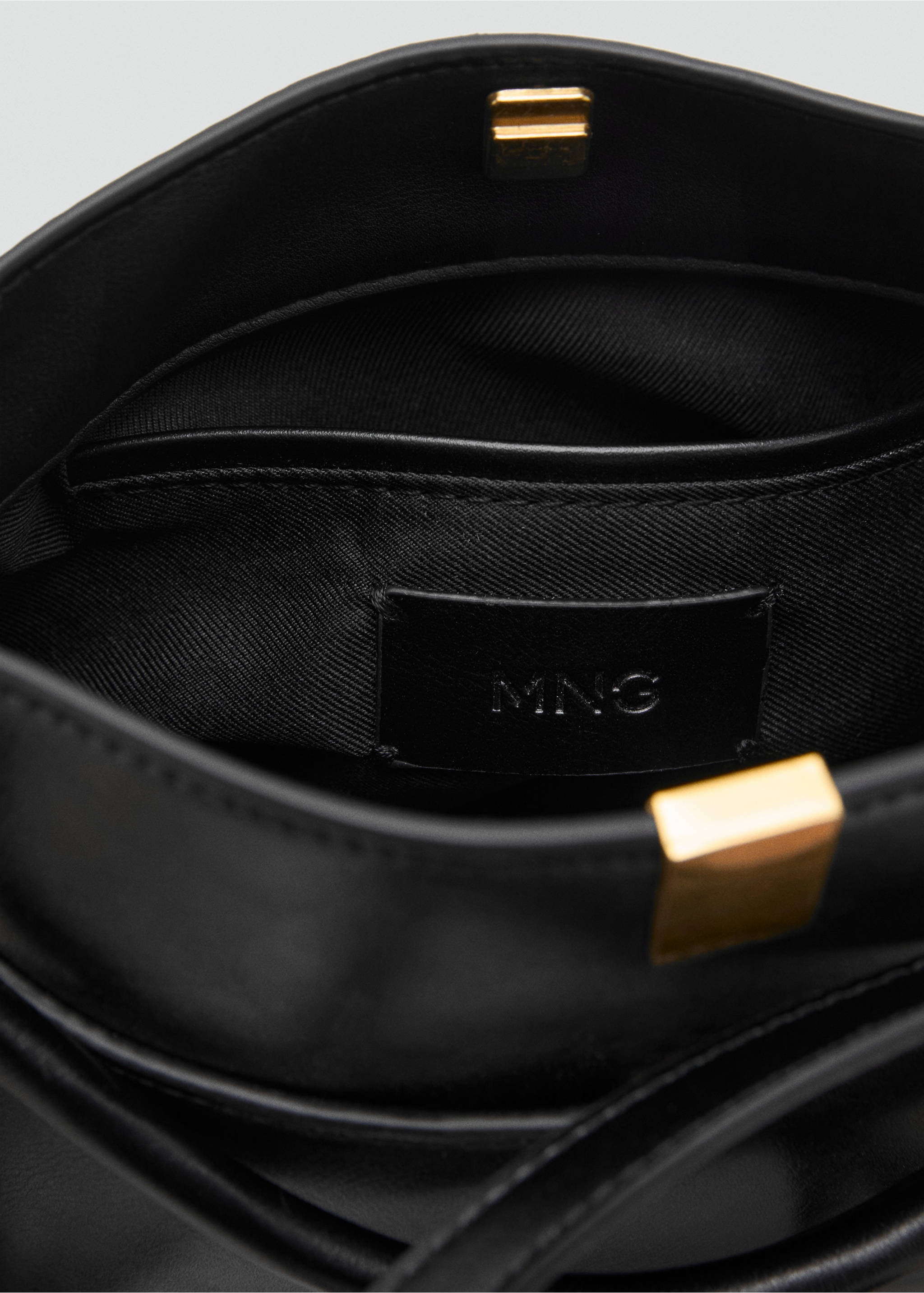 Sac seau détail métallique - Détail de l'article 3, Noir. Ref: 17004449-00.