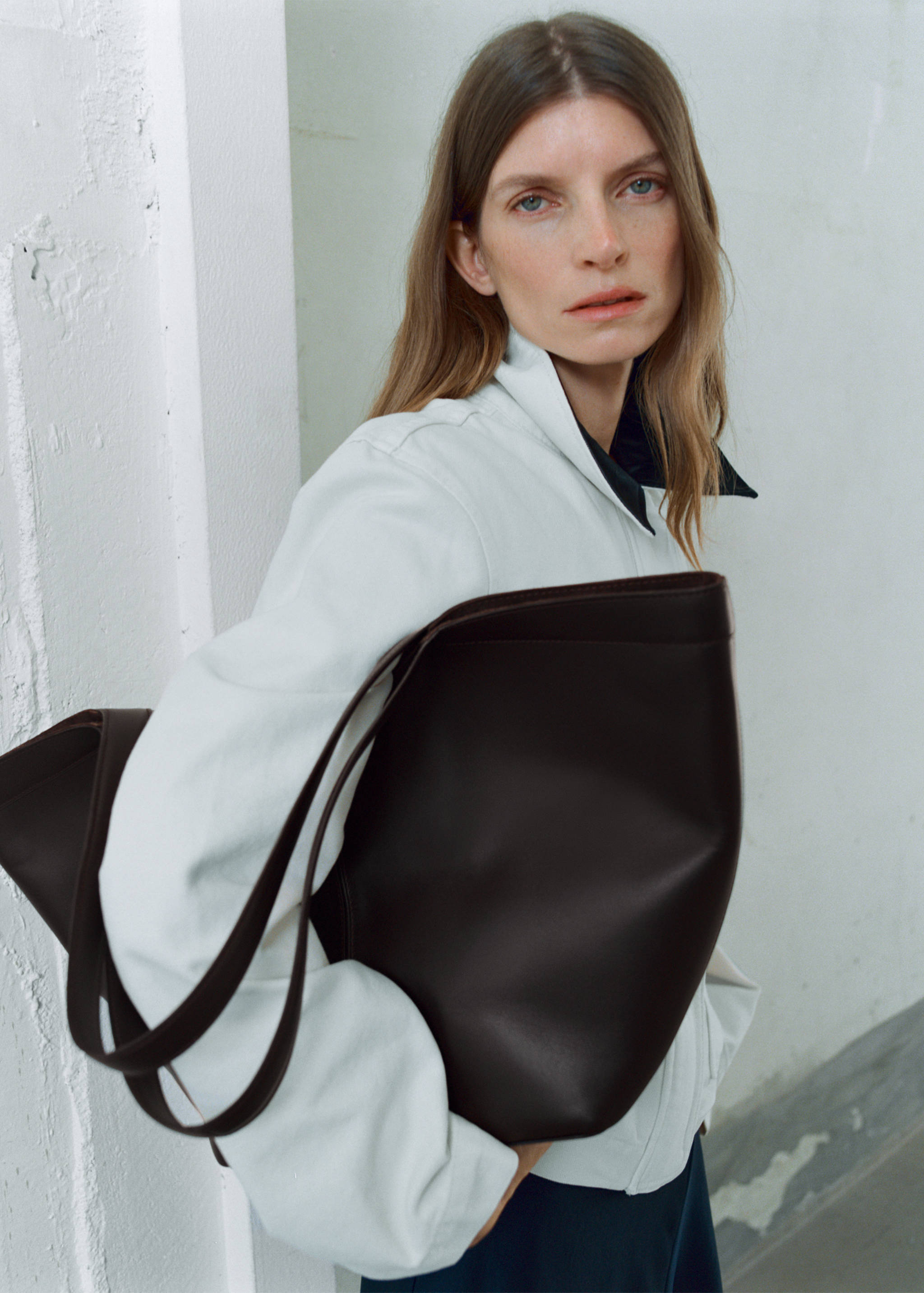 Stor axelväska i läder - Allmän bild