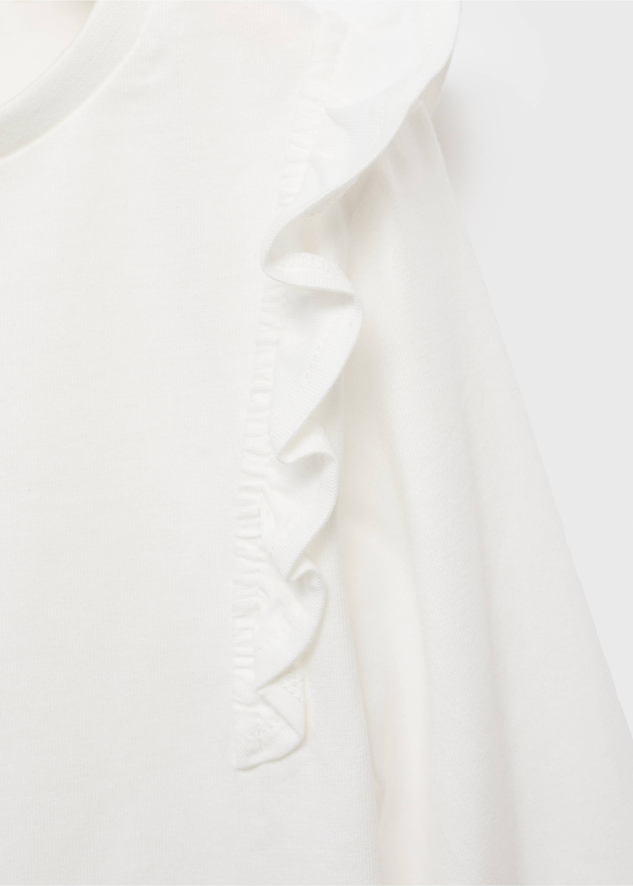 Close-up of a white kids' T-shirt featuring a ruffled shoulder trim., Off White. Ref: 17005164-00.