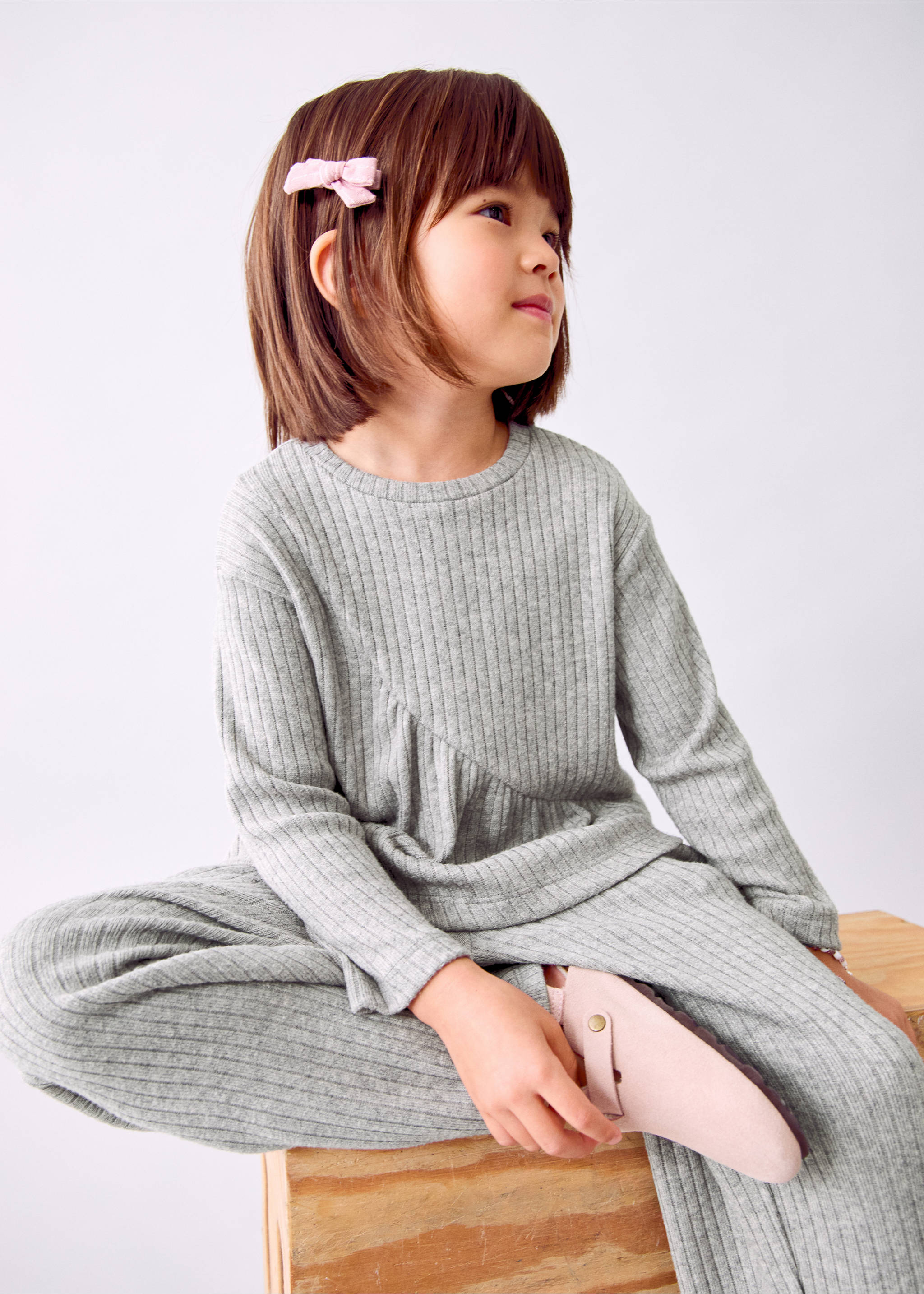 Ribbed top with ruffles - Medium plane, Medium Heather Grey. Ref: 17005166-00.