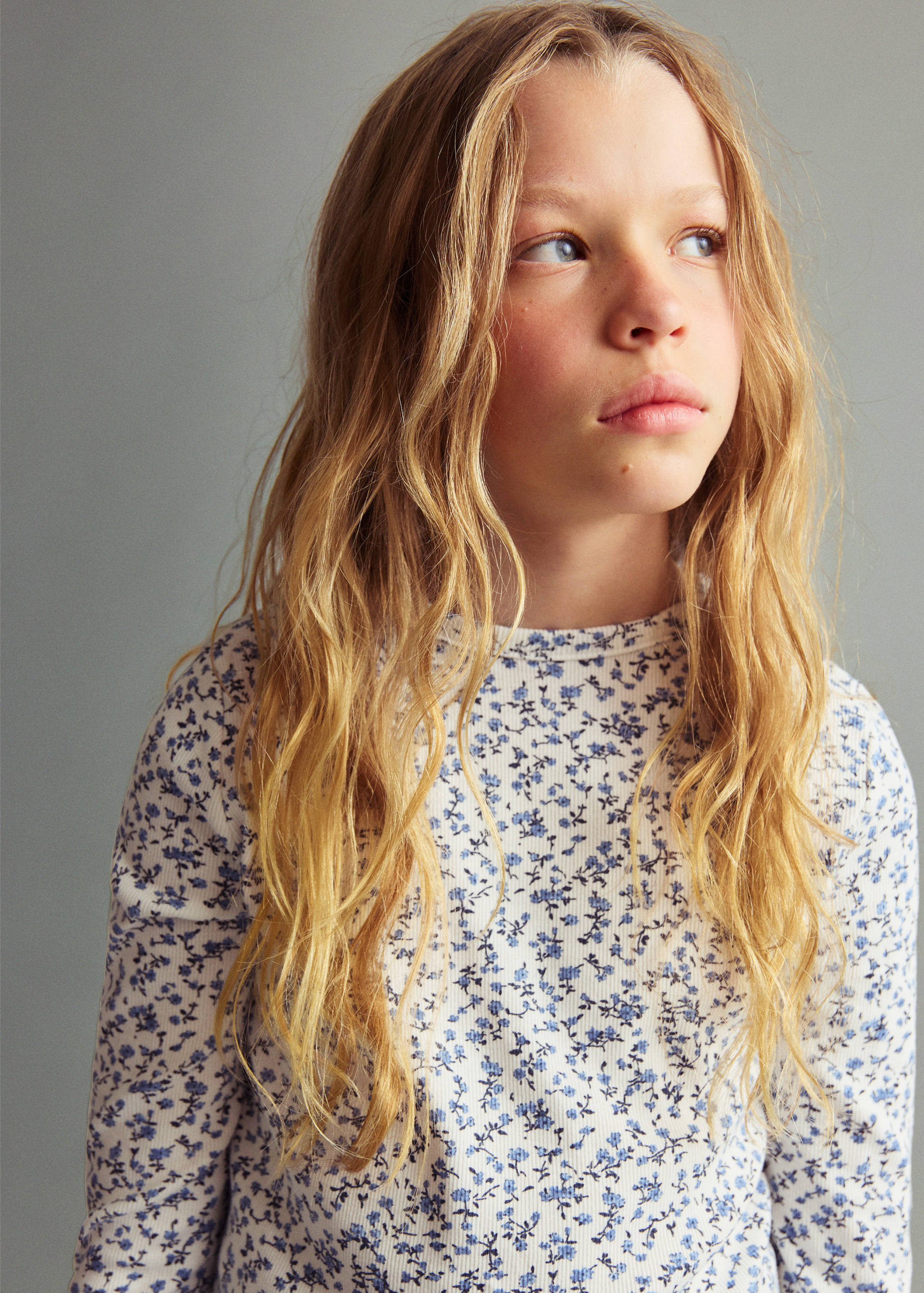 تي شيرت بنقش زهور - تفاصيل المنتج 1