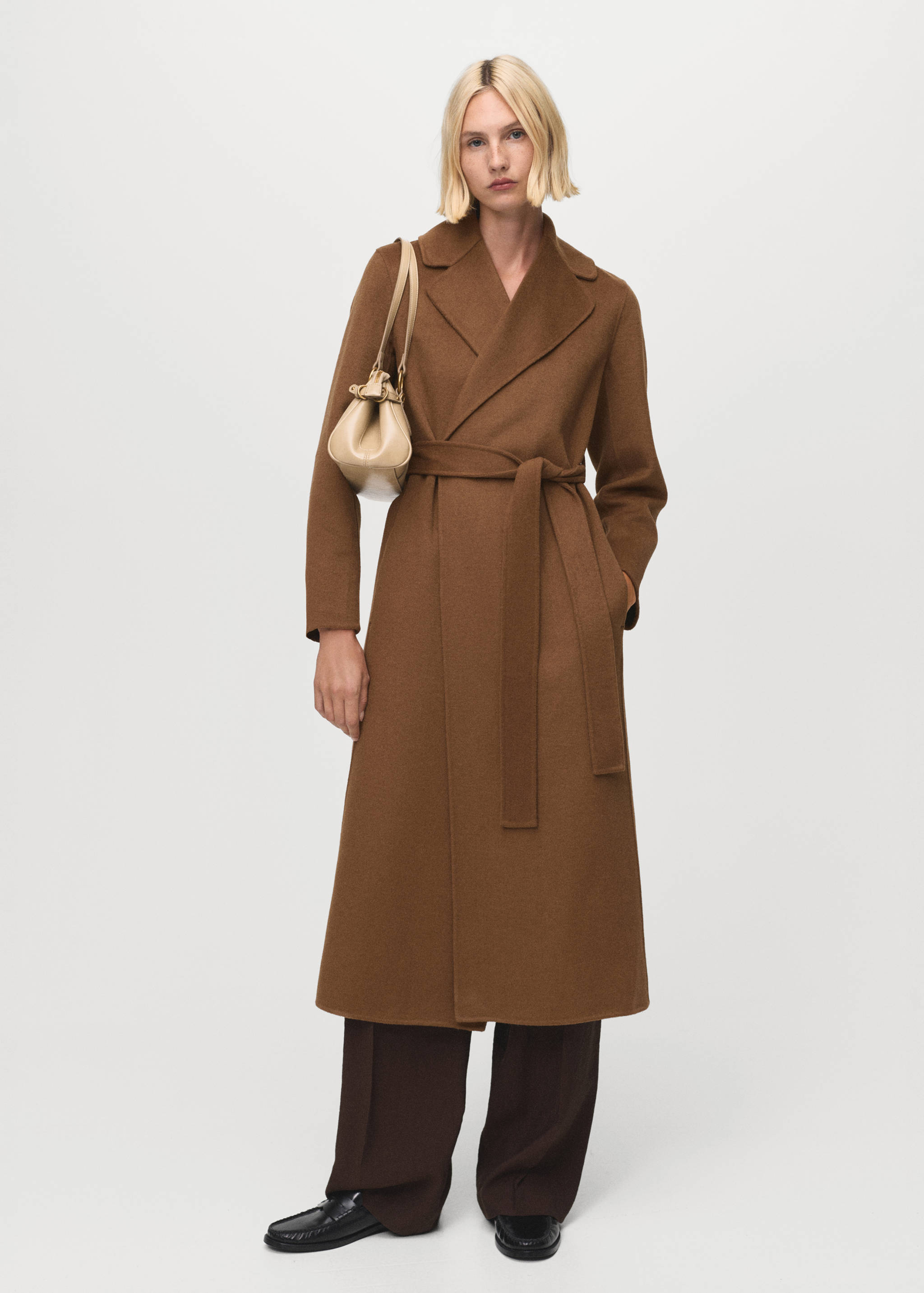 Handmade wool coat with belt - General plane