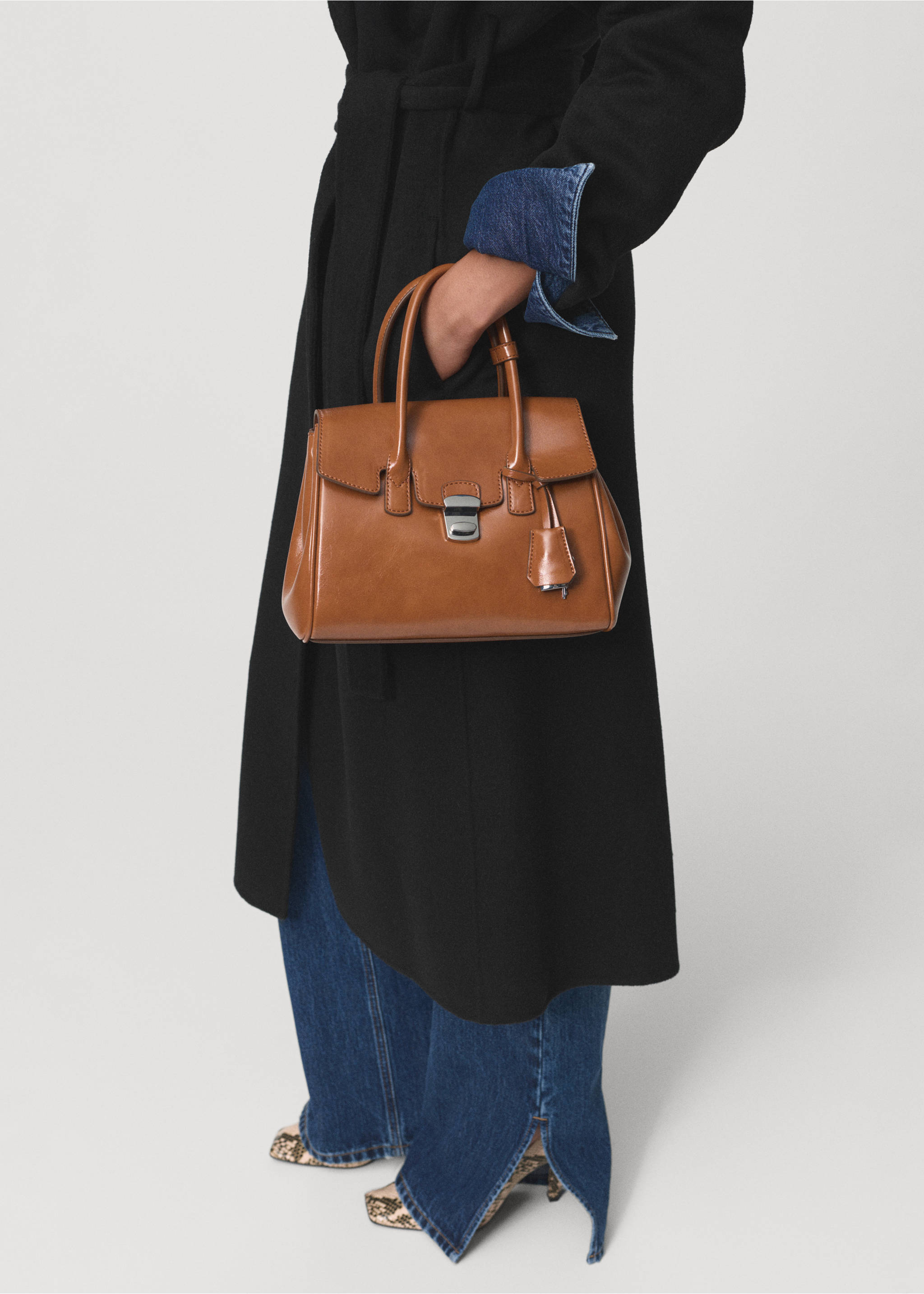 Handmade wool coat with belt - Details of the article 2, Black. Ref: 17005798-00.