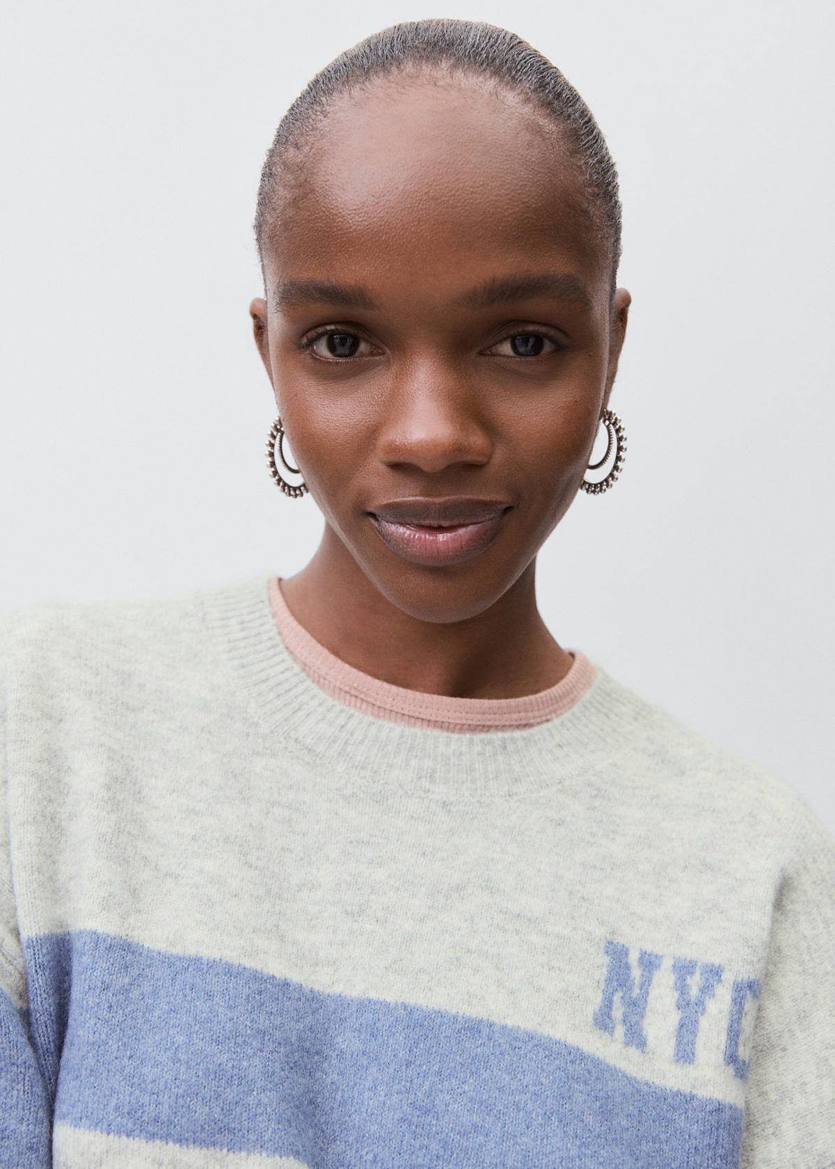 Knit embroidered sweater — Medium Heather Grey